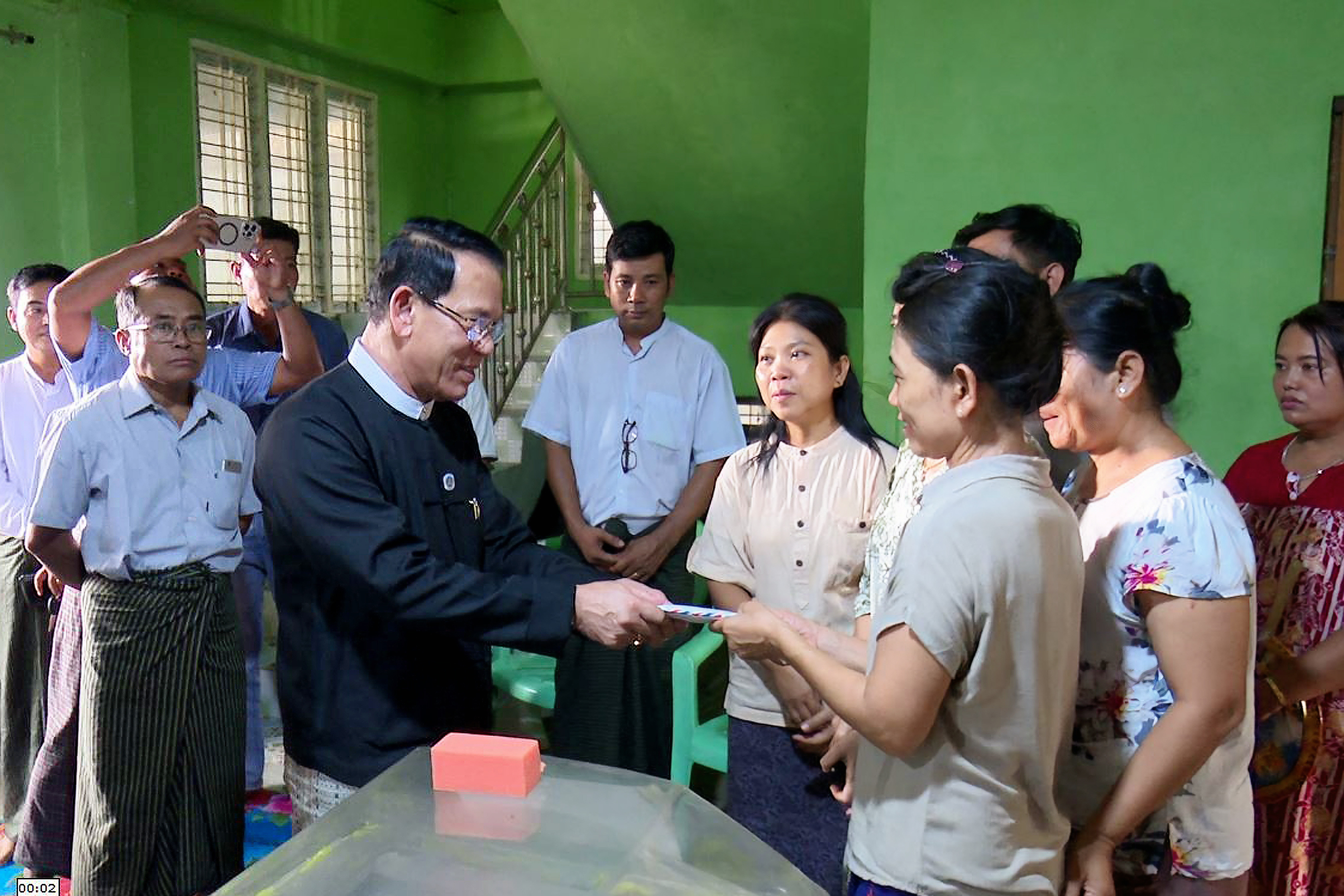 ပြည်သူ့လွှတ်တော်ဒုတိယဥက္ကဋ္ဌ ဦးမောင်မောင်အုန်း တပ်ကုန်းမြို့နယ်ရှိ မြို့မိမြို့ဖများအား ရင်းရင်းနှီးနှီးသွားရောက်တွေ့ဆုံ