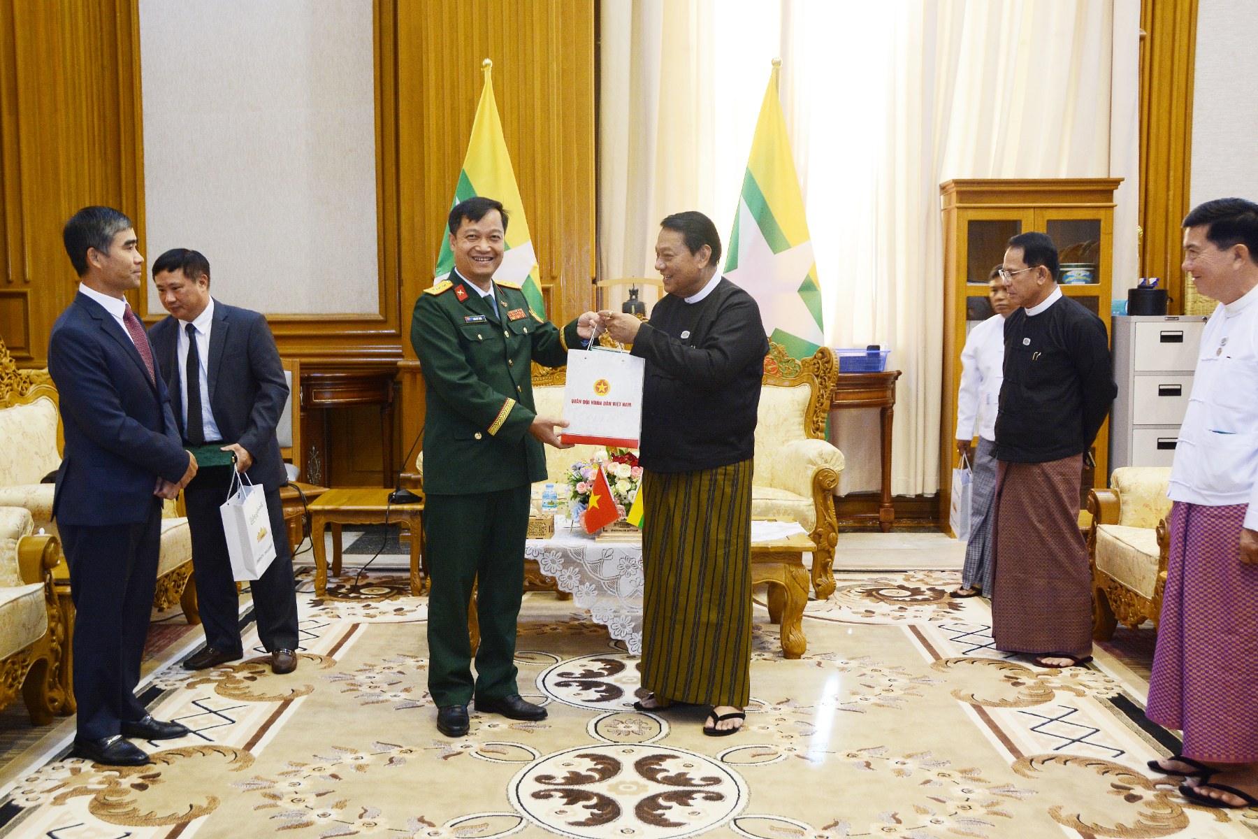 ပြည်သူ့လွှတ်တော်ဥက္ကဋ္ဌ ဦးခင်ရီ ဗီယက်နမ်နိုင်ငံ၊ သံအမတ်ကြီး H.E.Mr. Nguyen Anh Duc ဦးဆောင်သည့်ကိုယ်စားလှယ်အဖွဲ့အား လက်ခံတွေ့ဆုံ