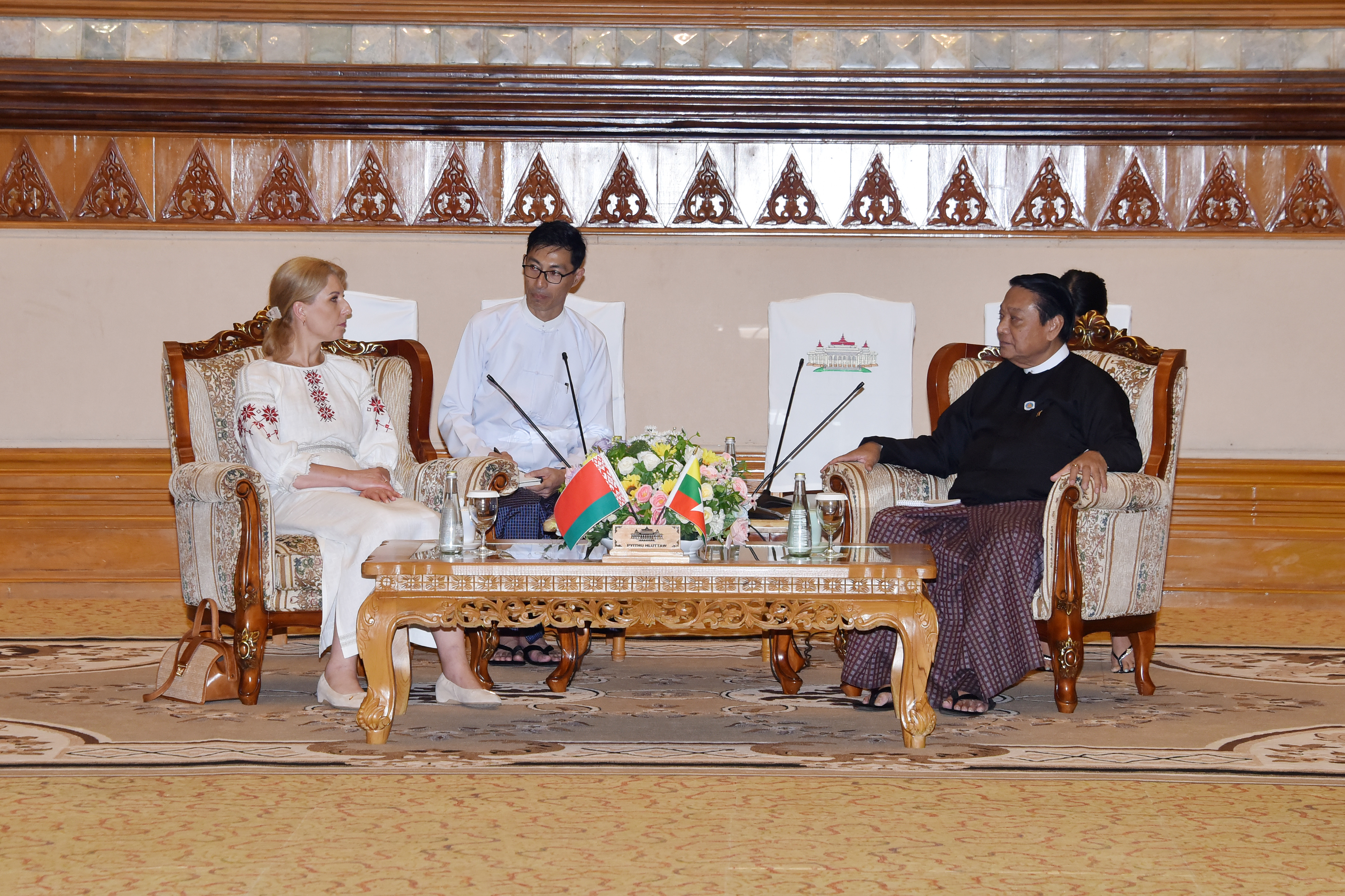 ပြည်သူ့လွှတ်တော်ဥက္ကဋ္ဌဦးခင်ရီ ဘယ်လာရုစ်သမ္မတနိုင်ငံ Belaya Rus ပါတီ ဥက္ကဋ္ဌအား  လက်ခံတွေ့ဆုံ