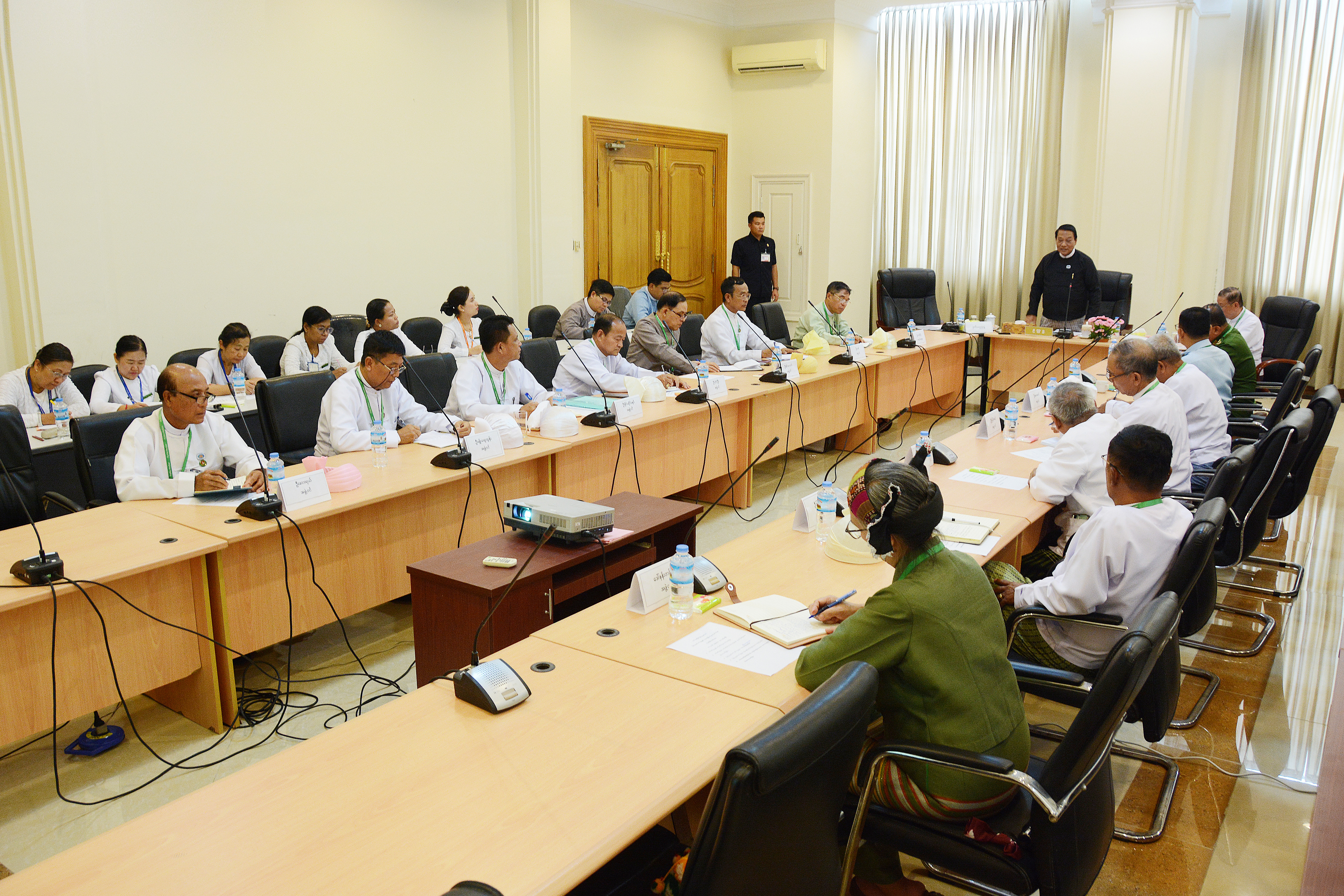 ပြည်သူ့လွှတ်တော်ဥက္ကဋ္ဌ ဦးခင်ရီ ပညာရေးမြှင့်တင်မှုကော်မတီအား တွေ့ဆုံ