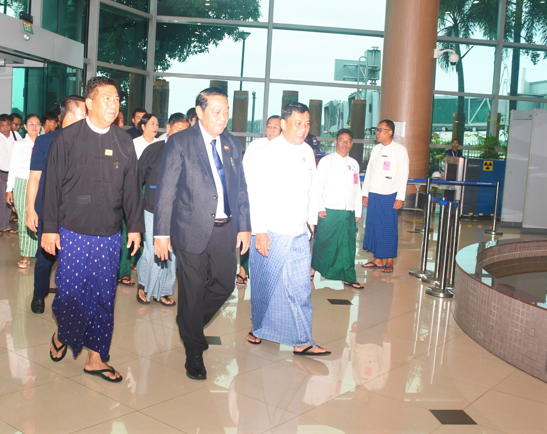 ပြည်သူ့လွှတ်တော်ဥက္ကဋ္ဌ ဦးခင်ရီ ဦးဆောင်သော မြန်မာလွှတ်တော်ကိုယ်စားလှယ်အဖွဲ့  ဘယ်လာရုစ်နိုင်ငံသို့ ဖိုရမ်တက်ရောက်ရန်သွားရောက်ခြင်း