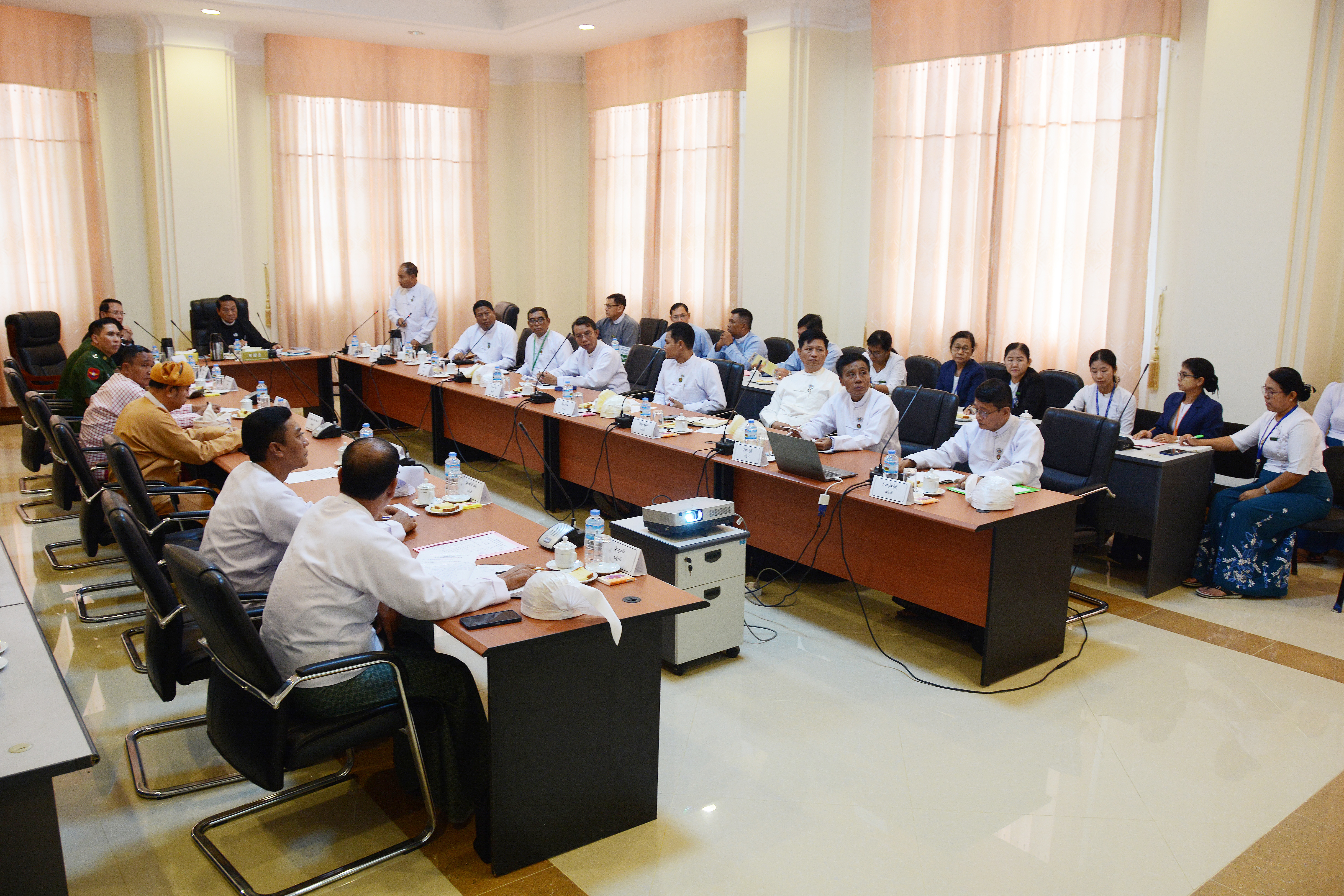 ပြည်သူ့လွှတ်တော်ဥက္ကဋ္ဌဦးခင်ရီ တောင်သူလယ်သမားရေးရာကော်မတီအား  တွေ့ဆုံ
