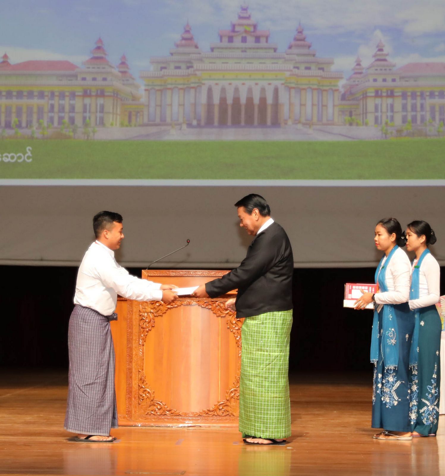 ပြည်သူ့လွှတ်တော်ဥက္ကဋ္ဌ ဦးခင်ရီ ပြည်သူ့လွှတ်တော်ရုံး၊ ၂၀၂၆-၂၀၂၇ ပညာသင်နှစ်အတွက် ပညာသင်ထောက်ပံ့ငွေ နှင့် ကျောင်းသုံးပစ္စည်းများပေးအပ်ခြင်း အခမ်းအနားသို့တက်ရောက်အမှာစကားပြောကြား