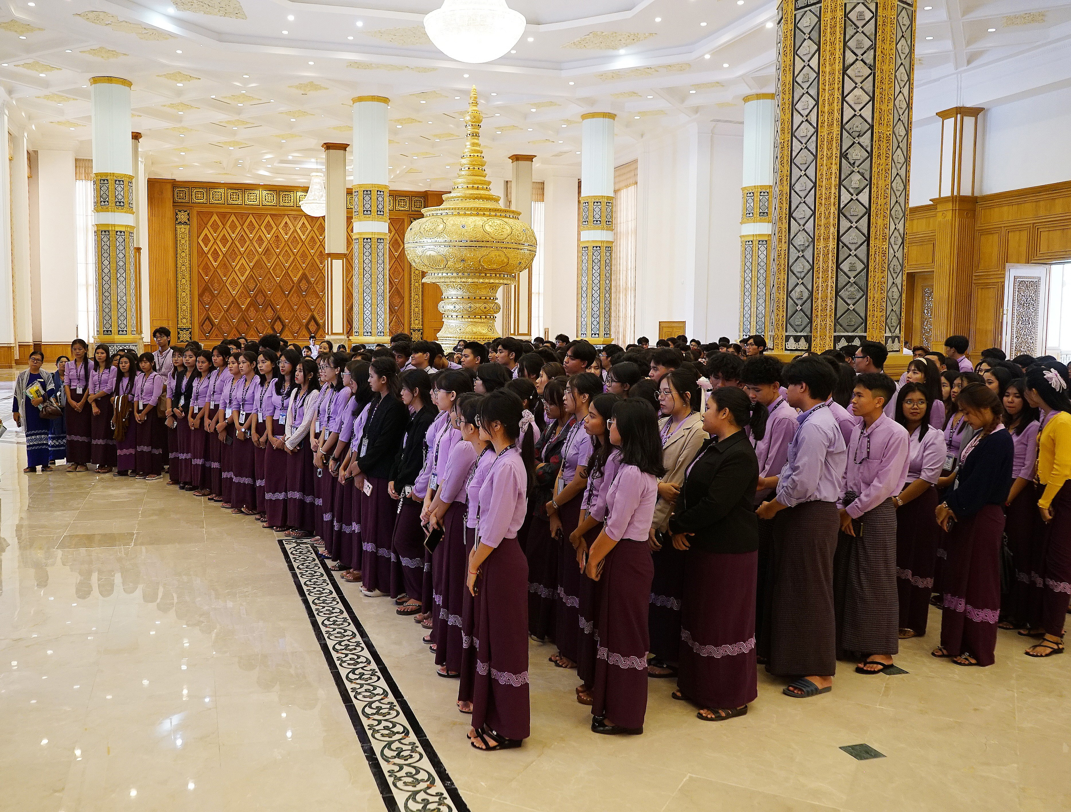 ပြည်သူ့လွှတ်တော်ဥက္ကဋ္ဌ ဦးခင်ရီ တတိယအကြိမ် ပြည်သူ့လွှတ်တော်  ဒုတိယပုံမှန်အစည်းအဝေး (၁၅) ရက်မြောက်နေ့သို့ လာရောက်လေ့လာသည့် Naypyitaw State Academyမှ ဆရာ၊ဆရာမများနှင့် ကျောင်းသား၊ ကျောင်းသူများအား တွေ့ဆုံ