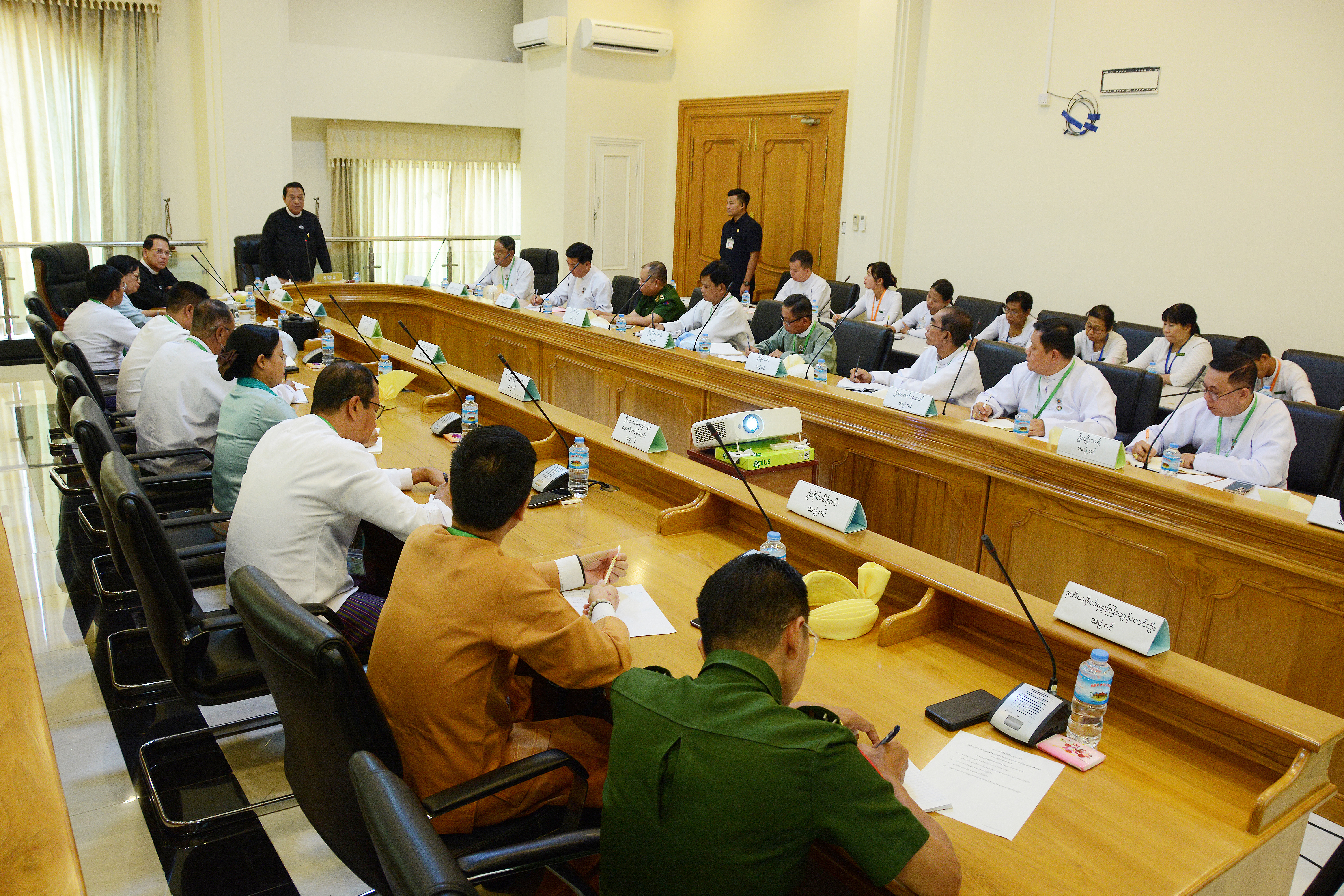 ပြည်သူ့လွှတ်တော်ဥက္ကဋ္ဌ ဦးခင်ရီ ပြည်တွင်း/ ပြည်ပအလုပ်သမားဆိုင်ရာကော်မတီအား တွေ့ဆုံ