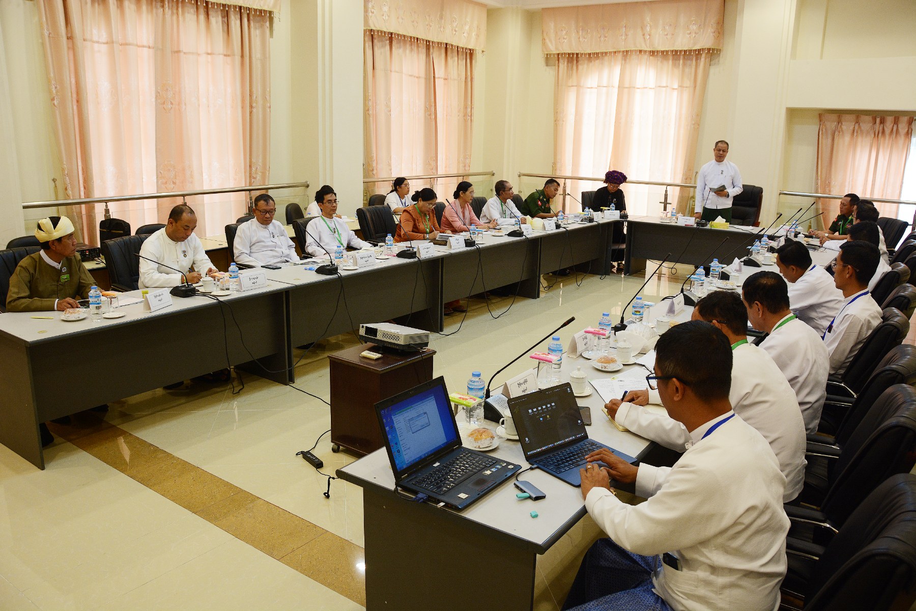 ပြည်သူ့လွှတ်တော်၊ ပို့ဆောင်ဆက်သွယ်ရေး၊ ဒီဂျစ်တယ်နှင့် သိပ္ပံနည်းပညာ  ကော်မတီဥက္ကဋ္ဌ ဒေါက်တာနန္ဒာလှမြင့်  မြန်မာနိုင်ငံမိုဘိုင်းဖုန်းလုပ်ငန်းရှင်များအသင်း (MMIA) အဖွဲ့အား လက်ခံတွေ့ဆုံ