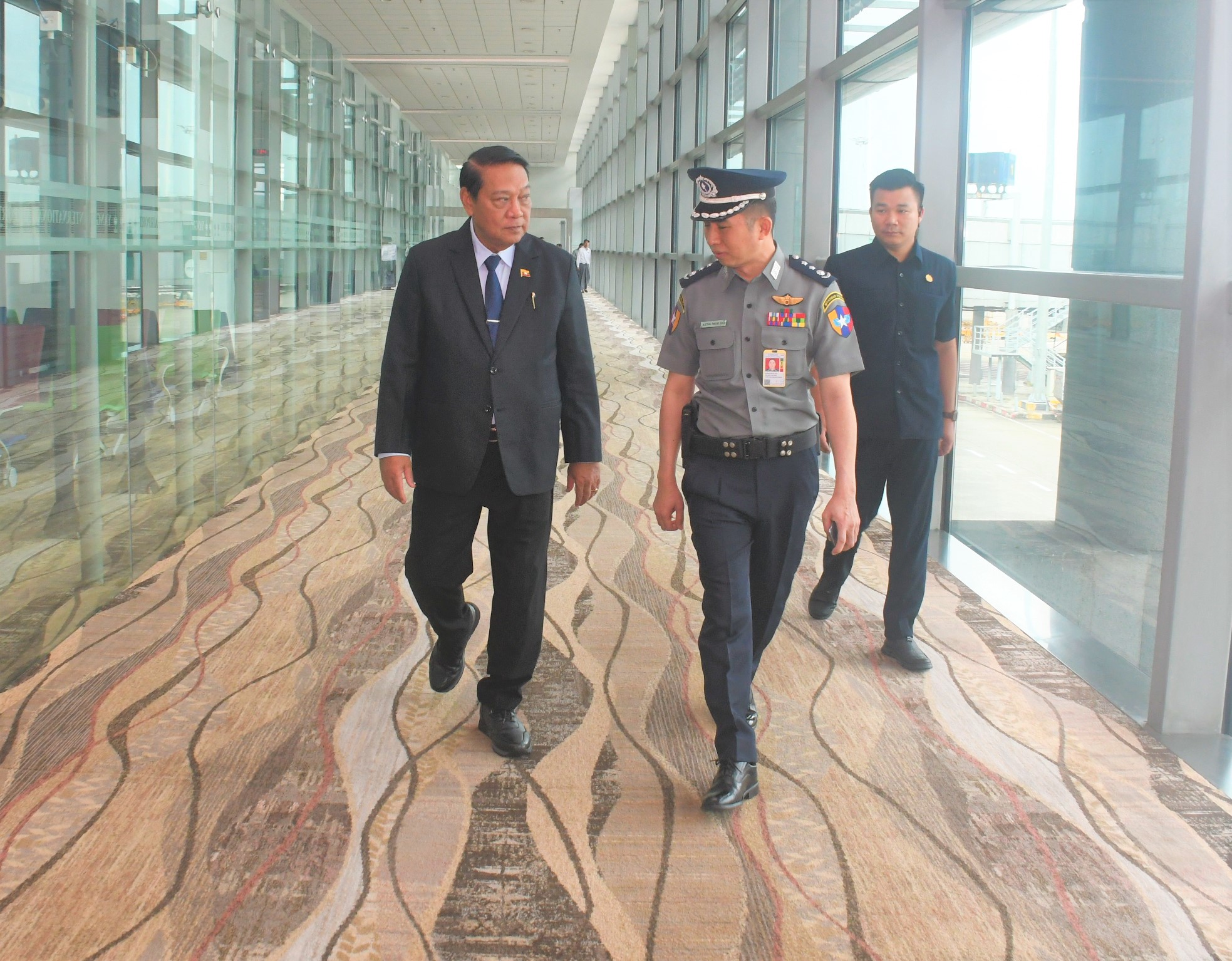 ပြည်သူ့လွှတ်တော်ဥက္ကဋ္ဌ ဦးခင်ရီ ဦးဆောင်သော မြန်မာလွှတ်တော်ကိုယ်စားလှယ်အဖွဲ့  ဘယ်လာရုစ်နိုင်ငံသို့ ဖိုရမ်တက်ရောက်ရန်သွားရောက်ခြင်း
