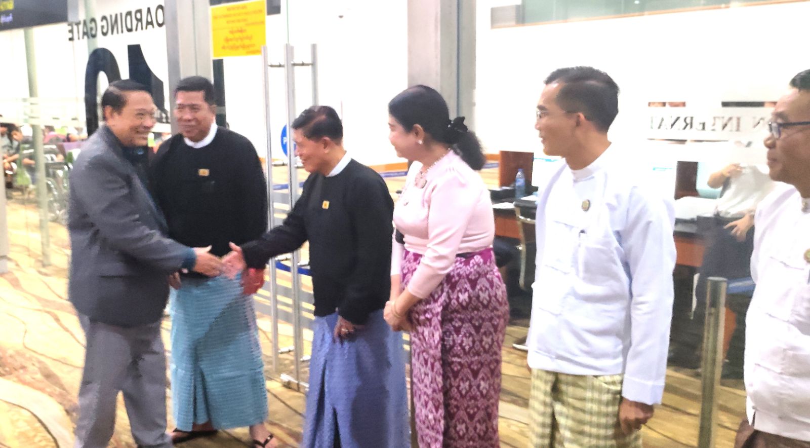 ပြည်သူ့လွှတ်တော်ဥက္ကဋ္ဌ ဦးခင်ရီ မြန်မာနိုင်ငံသို့ ပြန်လည်ရောက်ရှိခြင်း
