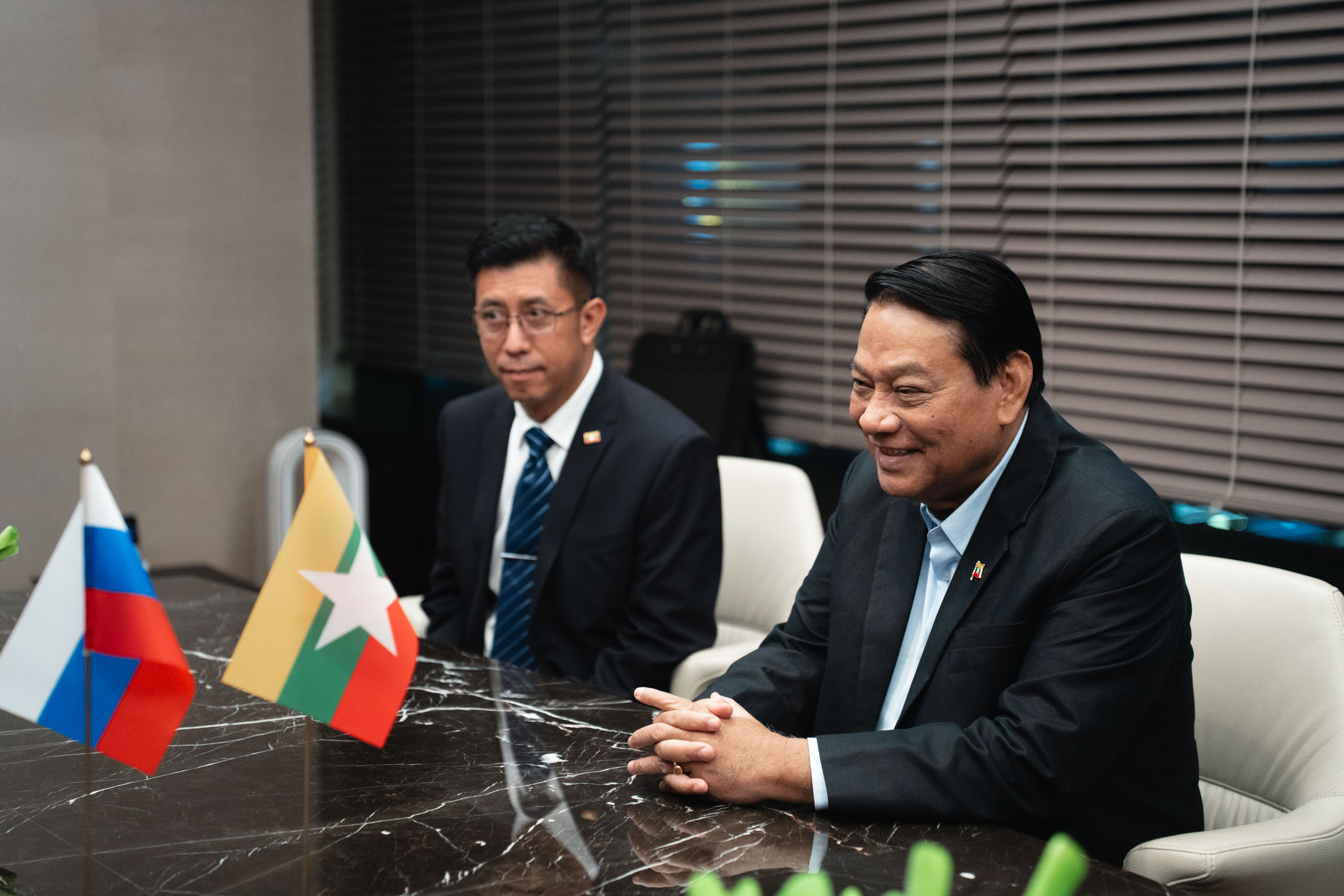 ပြည်သူ့လွှတ်တော်ဥက္ကဋ္ဌ ဦးခင်ရီ နှင့်အဖွဲ့ဝင်များ ရုရှားနိုင်ငံ၊ မော်စကိုသို့  ရောက်ရှိခြင်း
