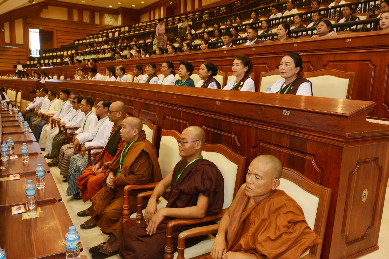 ပြည်သူ့လွှတ်တော်ဥက္ကဋ္ဌဦးခင်ရီ တတိယအကြိမ်ပြည်သူ့လွှတ်တော် တတိယပုံမှန်အစည်းအဝေးဆဋ္ဌမမြောက်နေ့သို့ လာရောက်လေ့လာသည့်မြန်မာနိုင်ငံလုံးဆိုင်ရာထေရဝါဒဗုဒ္ဓဘာသာအဖွဲ့ချုပ်၊ နယ်စပ်တောင်တန်းဒေသ၊ သာသနာနုဂ္ဂဟအသင်းနှင့် နေပြည်တော်မသန်စွမ်းသူများအသင်းတို့အားတွေ့ဆုံ