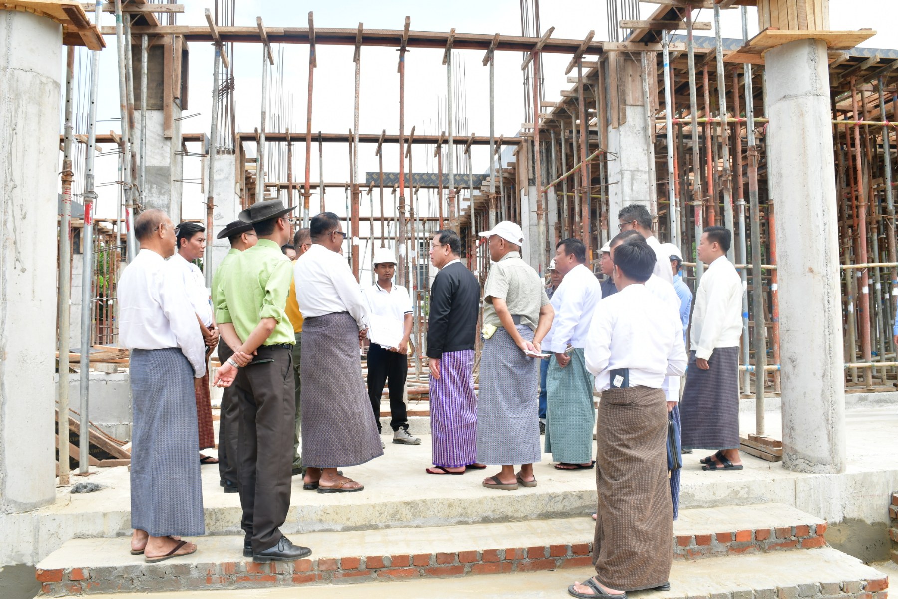 ပြည်သူ့လွှတ်တော် ဒုတိယဥက္ကဋ္ဌ ဦးမောင်မောင်အုန်း ဥတ္တရခရိုင် တပ်ကုန်းမြိုနယ်တွင်း ဒေသဖွံ့ဖြိုးရေးလုပ်ငန်းများနှင့်စပ်လျဉ်းပြီး လိုအပ်သည်များ ပေါင်းစပ်ညှိနှိုင်းခြင်း