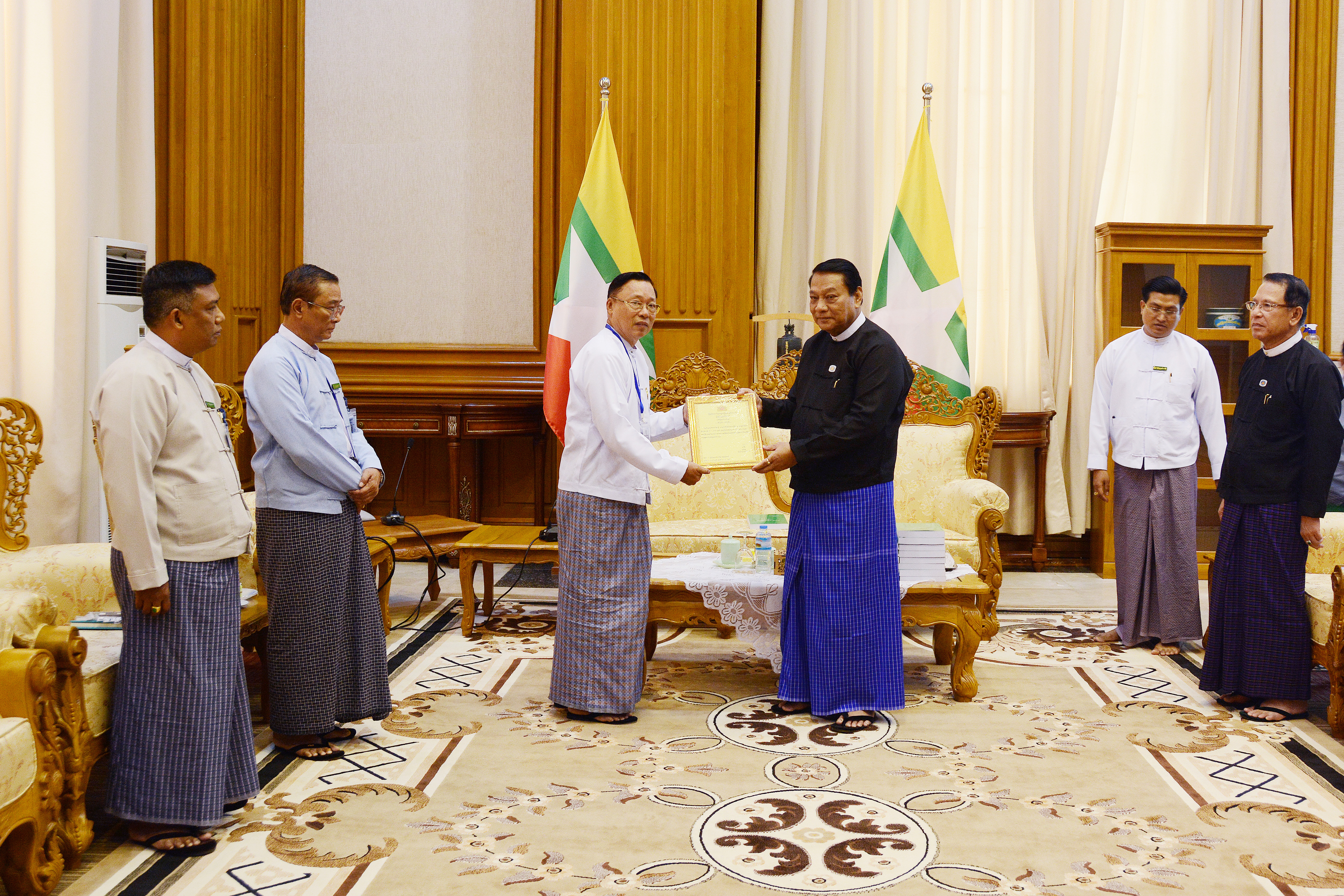 ပြည်သူ့လွှတ်တော်ဥက္ကဋ္ဌ ဦးခင်ရီ လွှတ်တော်ကိုယ်စားလှယ်များ စွမ်းရည် မြှင့်တင်ရေးဆိုင်ရာသင်တန်းသို့ တက်ရောက်အမှာစကားပြောကြား