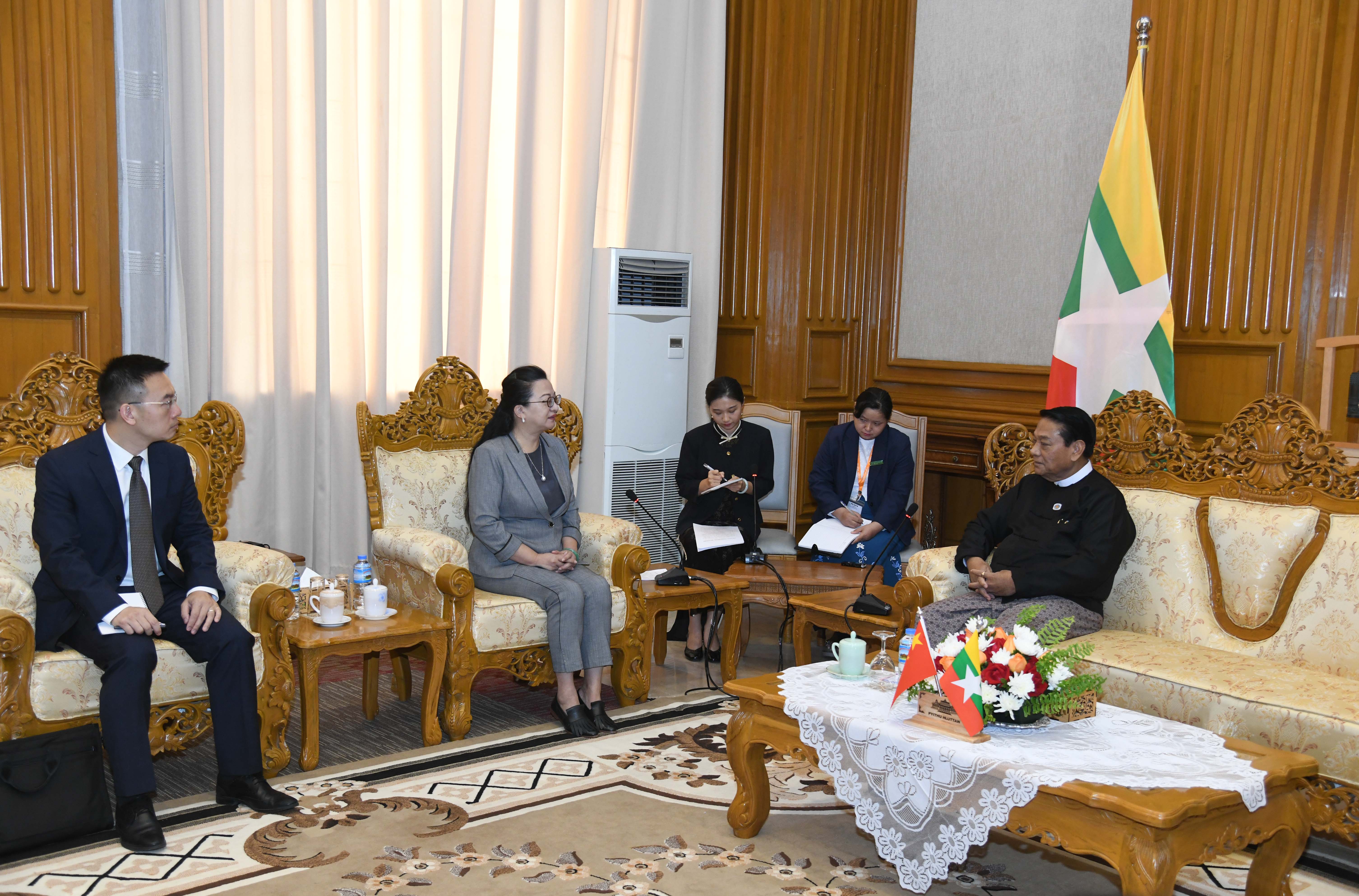 ပြည်သူ့လွှတ်တော်ဥက္ကဋ္ဌ ဦးခင်ရီ မြန်မာနိုင်ငံဆိုင်ရာ တရုတ်ပြည်သူ့သမ္မတနိုင်ငံ သံအမတ်ကြီးအား လက်ခံတွေ့ဆုံ