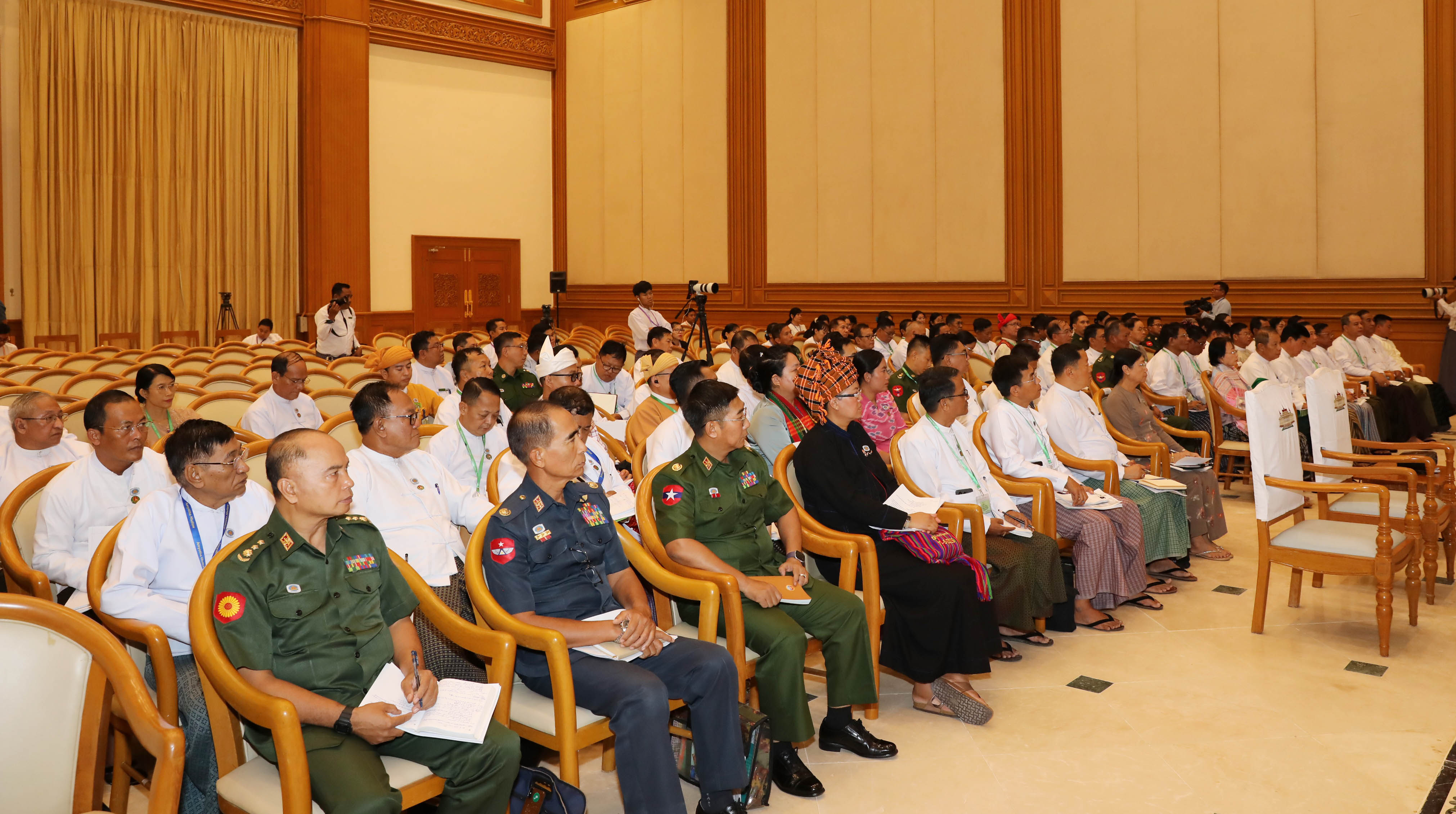ပြည်သူ့လွှတ်တော်ဥက္ကဋ္ဌ ဦးခင်ရီ လွှတ်တော်ကိုယ်စားလှယ်များ စွမ်းရည်မြှင့်တင်ရေး‌ဆိုင်ရာ ဥပဒေသင်တန်းဖွင့်ပွဲ အခမ်းအနားသို့  တက်ရောက်အမှာစကားပြောကြား