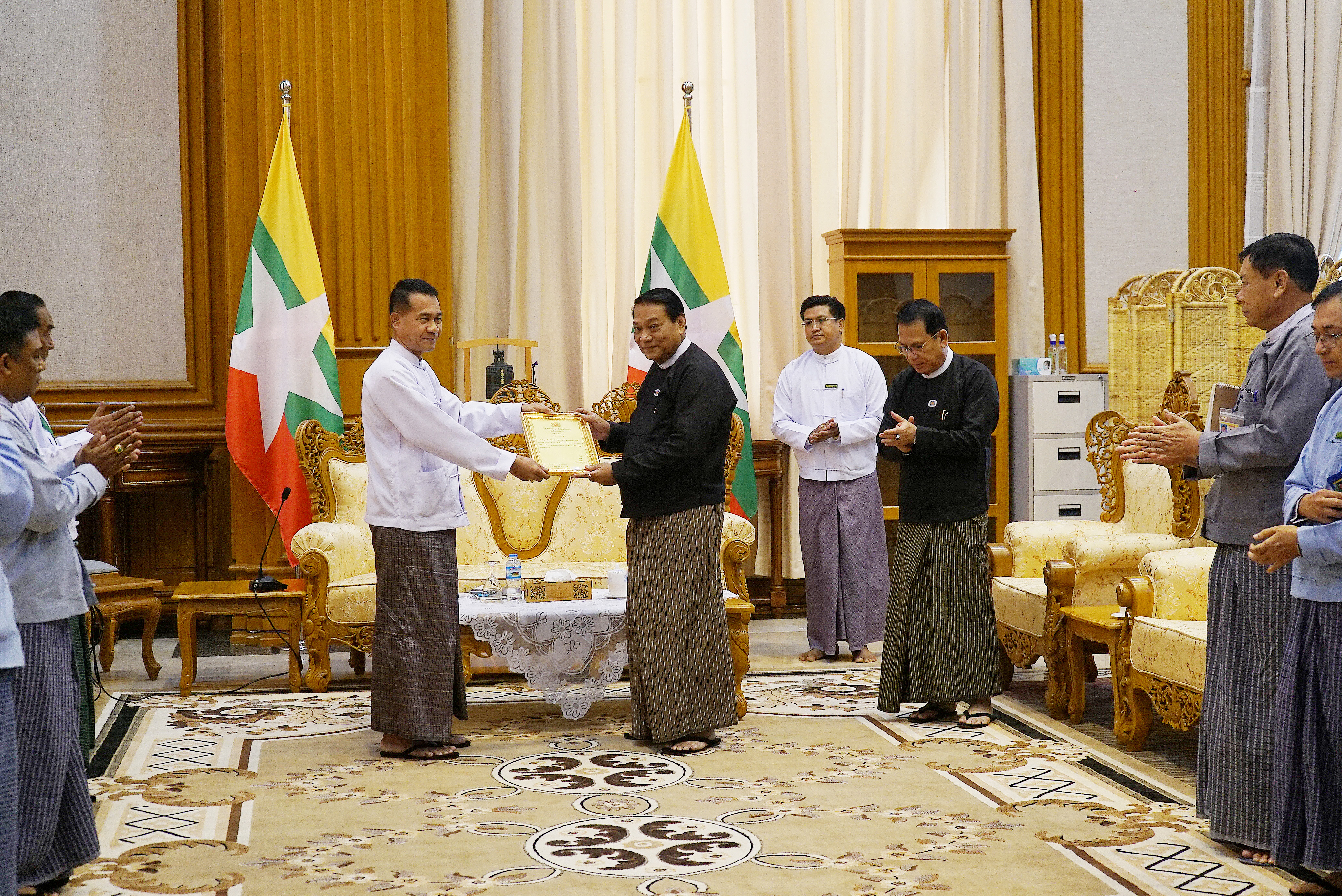 ပြည်သူ့လွှတ်တော်ရုံး၊ ဝန်ထမ်းများအတွက် စက်ဘီးများပေးအပ်လှူဒါန်းခြင်းအခမ်းအနား ကျင်းပ