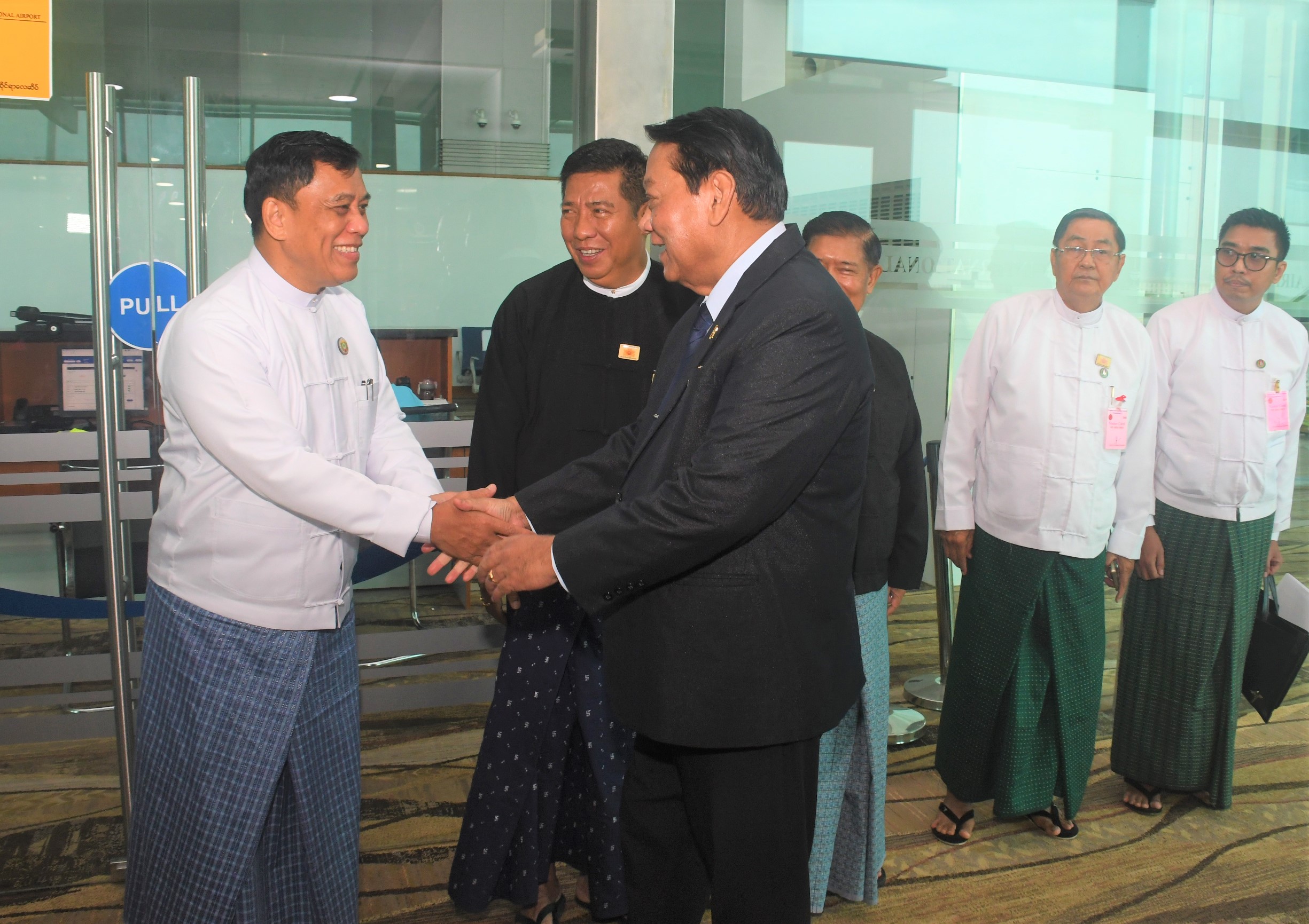 ပြည်သူ့လွှတ်တော်ဥက္ကဋ္ဌ ဦးခင်ရီ ဦးဆောင်သော မြန်မာလွှတ်တော်ကိုယ်စားလှယ်အဖွဲ့  ဘယ်လာရုစ်နိုင်ငံသို့ ဖိုရမ်တက်ရောက်ရန်သွားရောက်ခြင်း