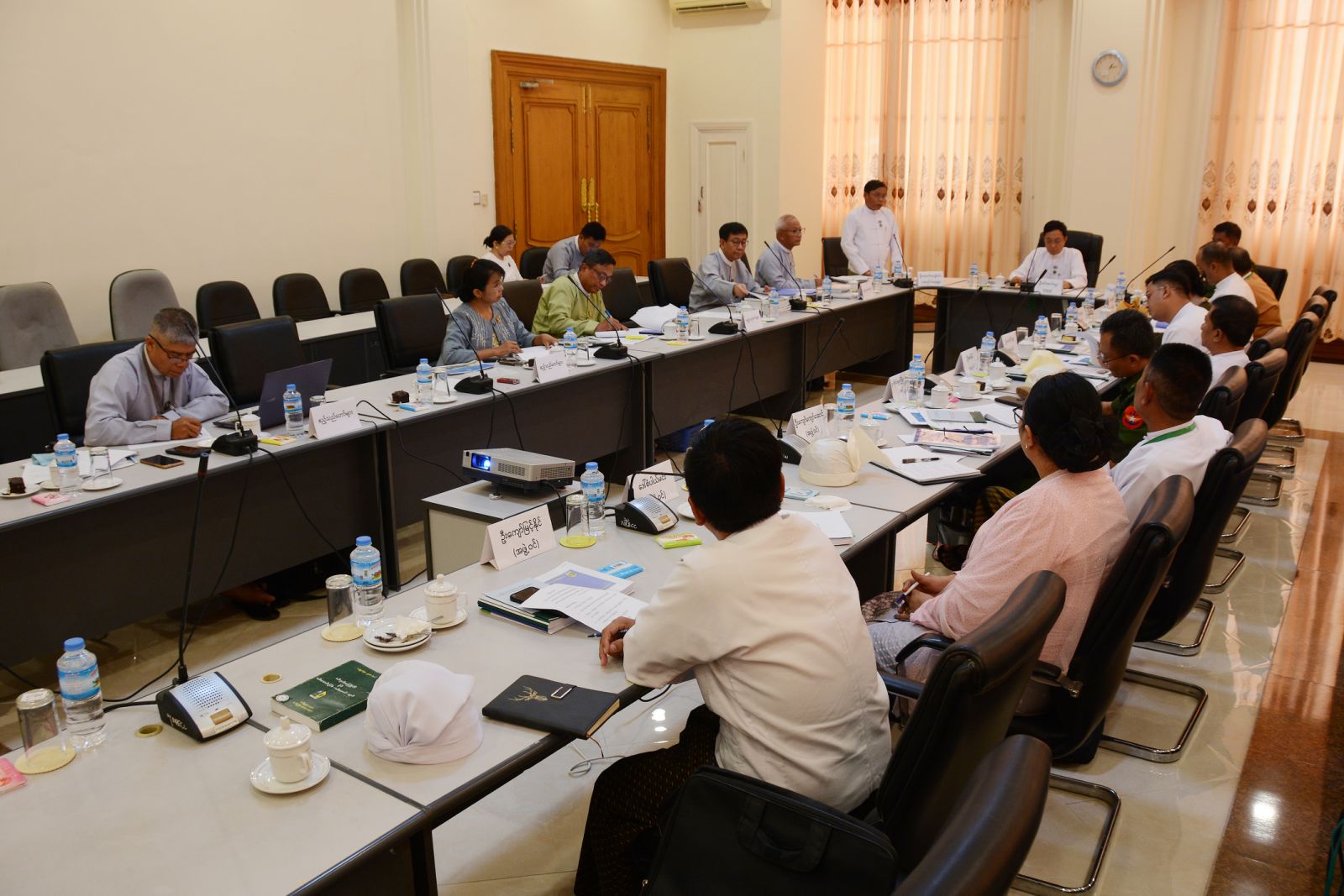 ပြည်သူ့လွှတ်တော် သတ္တု၊ သယံဇာတနှင့် ပတ်ဝန်းကျင် ထိန်းသိမ်းရေးဆိုင်ရာ ကော်မတီဥက္ကဋ္ဌ ဦးခင်မောင်ဋ္ဌေး သယံဇာတနှင့် သဘာဝပတ်ဝန်းကျင် ထိန်းသိမ်းရေးဝန်ကြီးဌာနမှ တာဝန်ရှိသူများနှင့်တွေ့ဆုံ