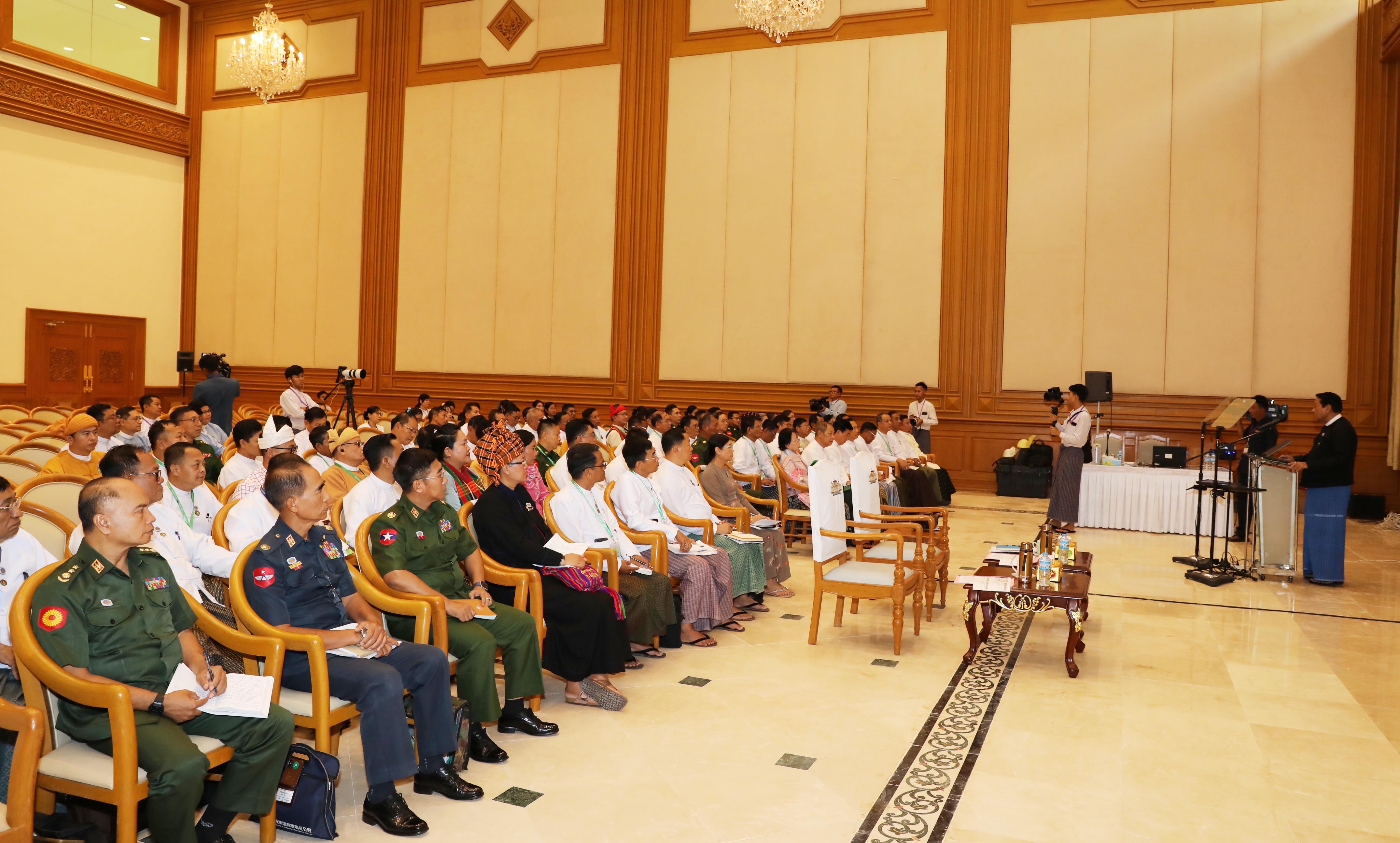 ပြည်သူ့လွှတ်တော်ဥက္ကဋ္ဌ ဦးခင်ရီ လွှတ်တော်ကိုယ်စားလှယ်များ စွမ်းရည်မြှင့်တင်ရေး‌ဆိုင်ရာ ဥပဒေသင်တန်းဖွင့်ပွဲ အခမ်းအနားသို့  တက်ရောက်အမှာစကားပြောကြား