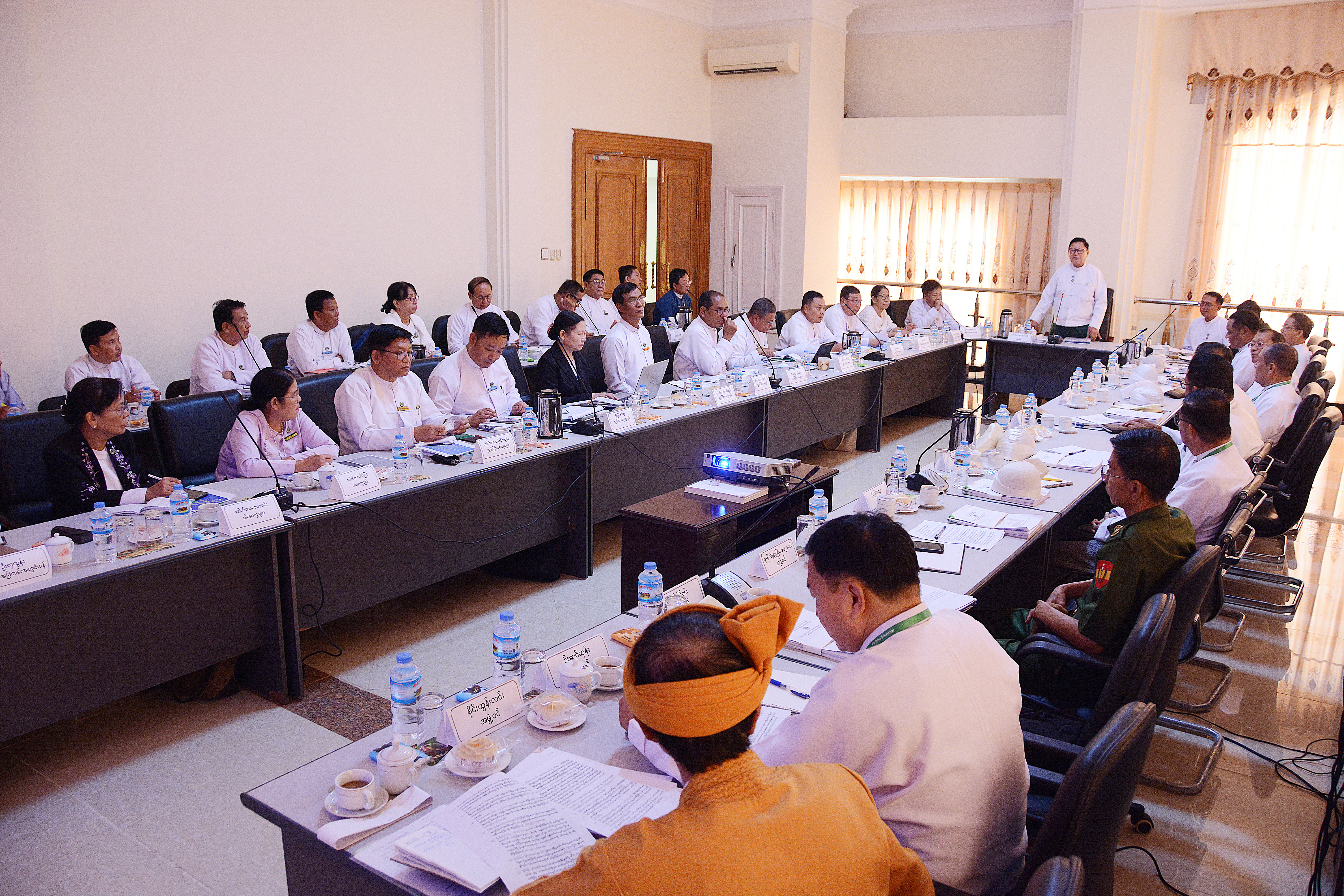 ပြည်သူ့လွှတ်တော် စိုက်ပျိုးရေး၊ မွေးမြူရေး၊ ရေလုပ်ငန်းနှင့် ကျေးလက်ဖွံ့ဖြိုး တိုးတက်ရေးကော်မတီဥက္ကဋ္ဌ ဒေါက်တာအောင်ကြီး စိုက်ပျိုးရေး၊ မွေးမြူရေးနှင့် ဆည်မြောင်းဝန်ကြီးဌာနမှ တာဝန်ရှိသူများနှင့်တွေ့ဆုံ