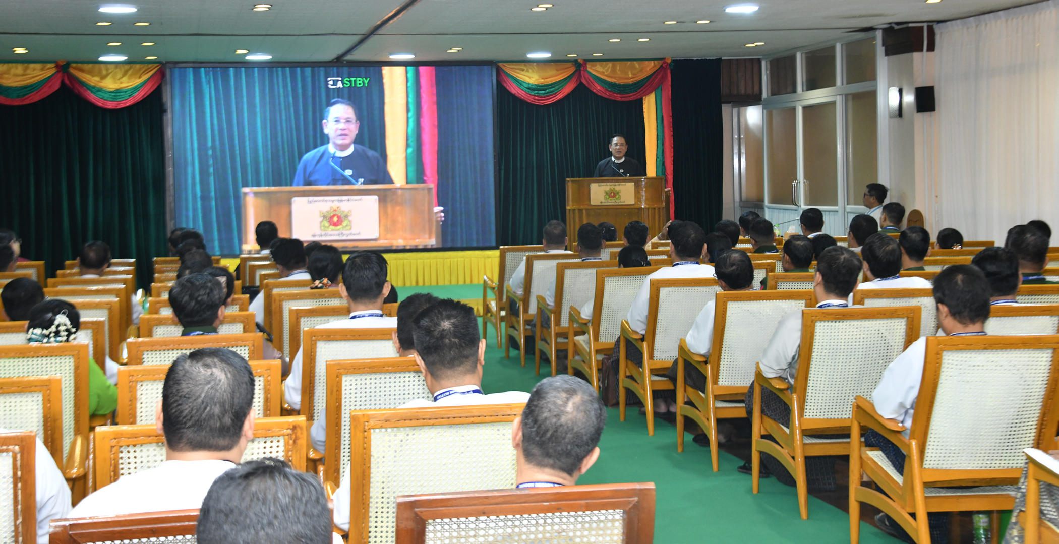 ပြည်သူ့လွှတ်တော် ဒုတိယဥက္ကဌ၊ မြန်မာနိုင်ငံလွှတ်တော်အဖွဲ့၏ အဖွဲ့ဝင် ဦးမောင်မောင်အုန်း ရန်ကုန်တိုင်းဒေသကြီးလွှတ်တော်ဥက္ကဋ္ဌ၊ ဒုတိယဥက္ကဋ္ဌ၊ တိုင်းဒေသကြီးလွှတ်တော် ကိုယ်စားလှယ်များအား တွေ့ဆုံ