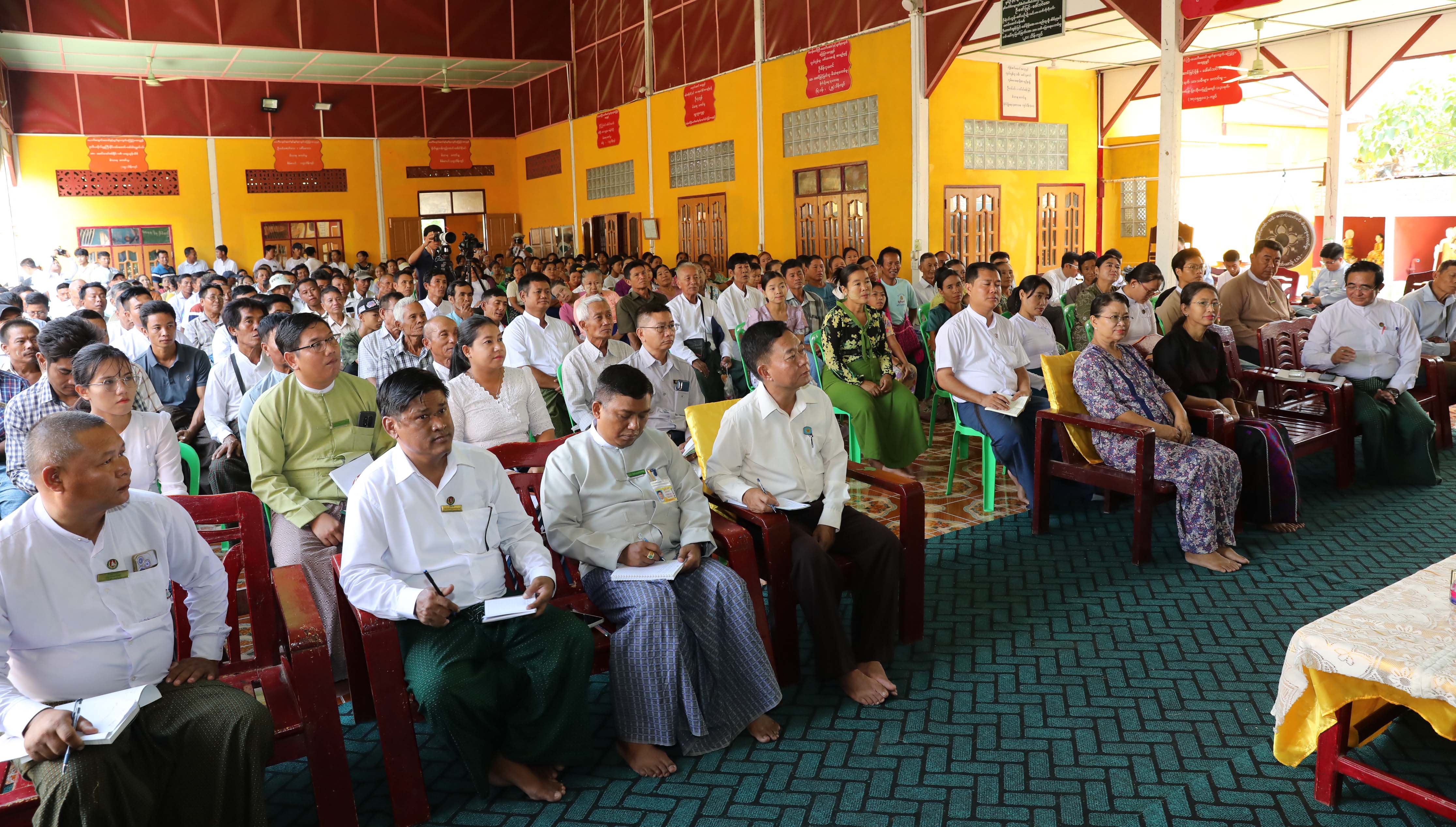 ပြည်သူ့လွှတ်တော်ဥက္ကဋ္ဌ ဦးခင်ရီ ဇေယျာသီရိမြို့နယ်မှမဲဆန္ဒရှင်ပြည်သူများအား ရင်းရင်းနှီးနှီးတွေ့ဆုံ
