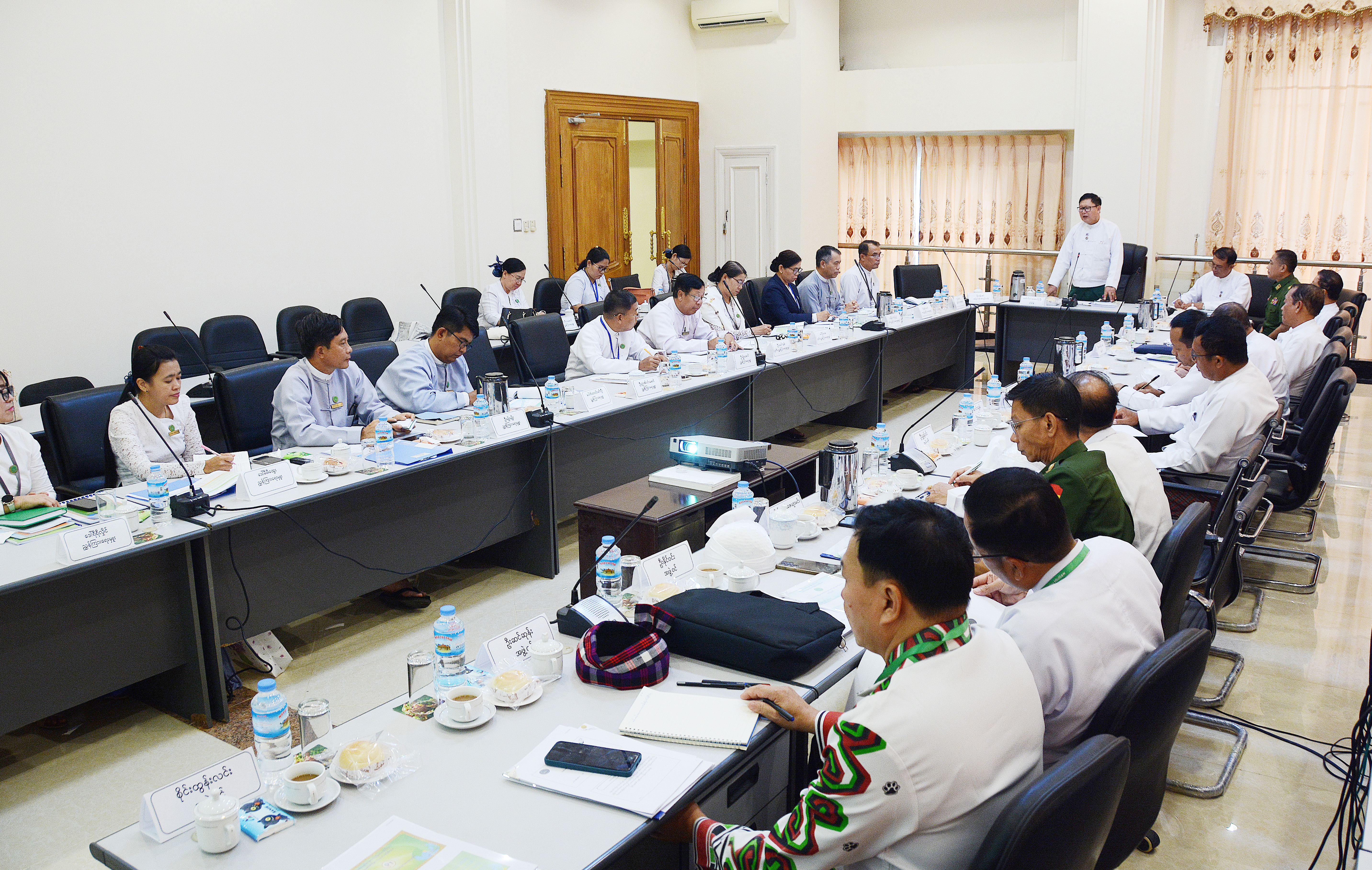 ပြည်သူ့လွှတ်တော် စိုက်ပျိုးရေး၊ မွေးမြူရေး၊ ရေလုပ်ငန်းနှင့် ကျေးလက်ဖွံ့ဖြိုး တိုးတက်ရေးကော်မတီဥက္ကဋ္ဌ ဒေါက်တာအောင်ကြီး သမဝါယမနှင့် ကျေးလက်ဖွံ့ဖြိုးတိုးတက်ရေးဝန်ကြီးဌာနမှ တာဝန်ရှိသူများနှင့်တွေ့ဆုံ