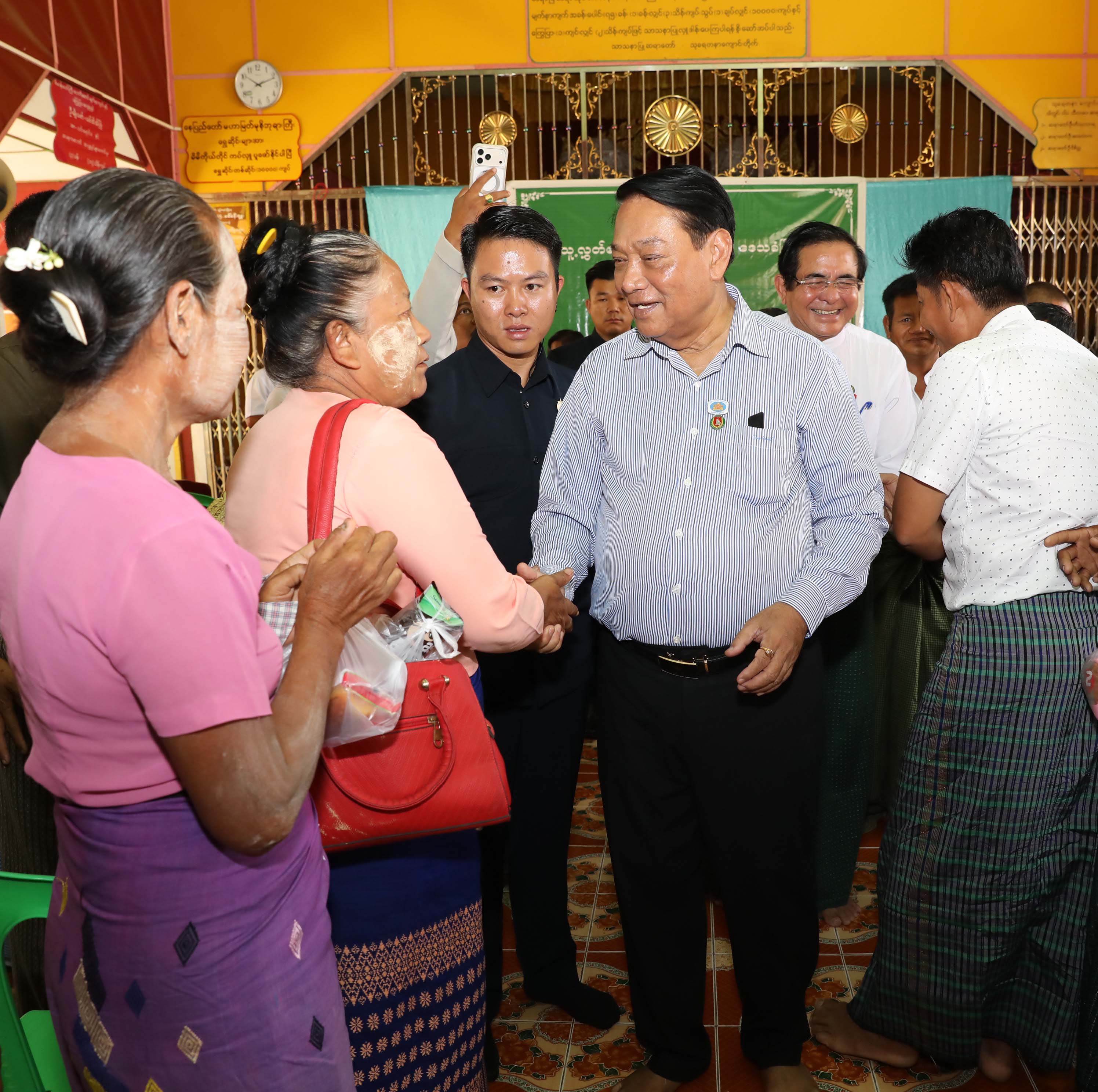 ပြည်သူ့လွှတ်တော်ဥက္ကဋ္ဌ ဦးခင်ရီ ဇေယျာသီရိမြို့နယ်မှမဲဆန္ဒရှင်ပြည်သူများအား ရင်းရင်းနှီးနှီးတွေ့ဆုံ
