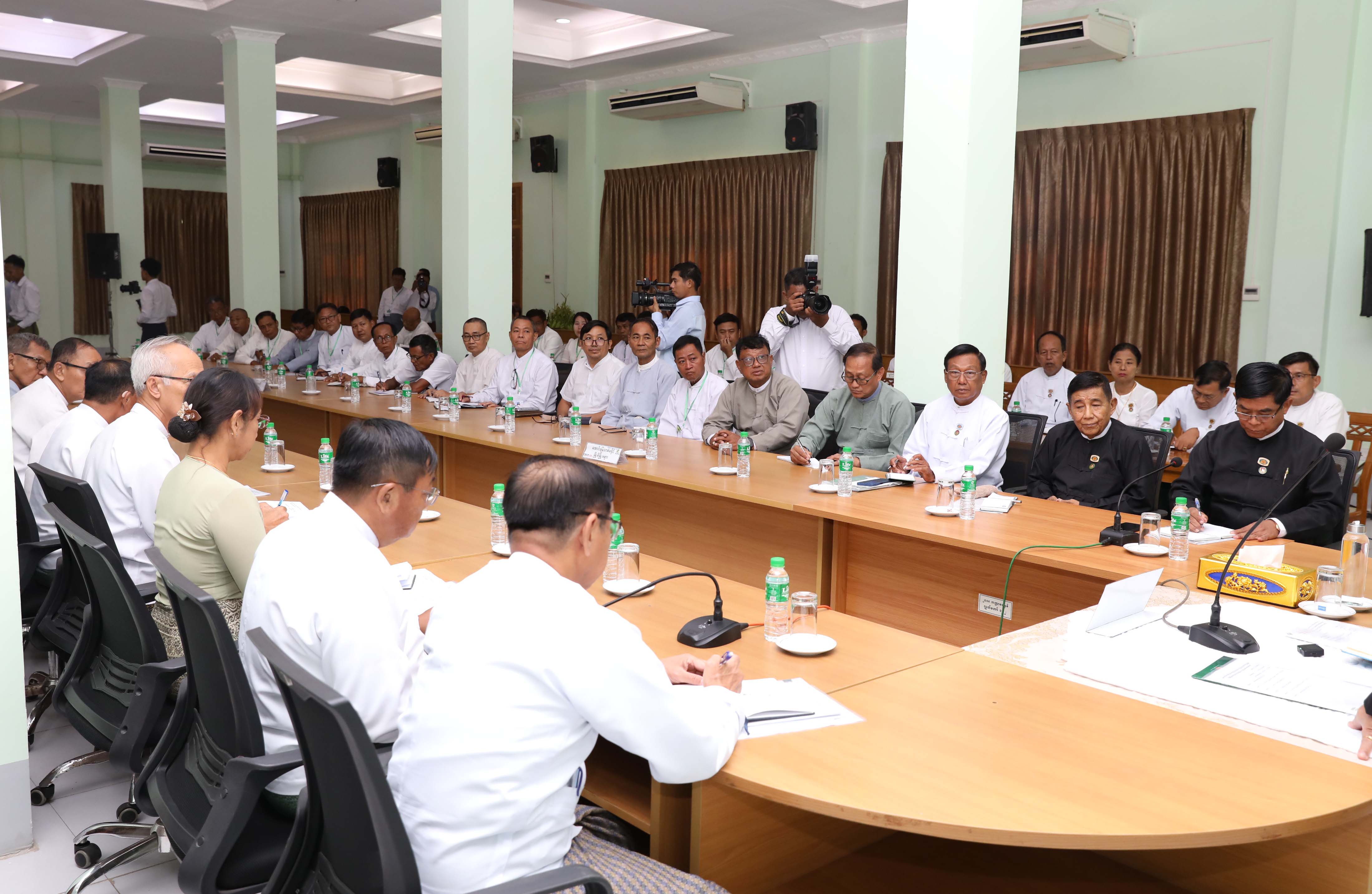 ပြည်သူ့လွှတ်တော်ဥက္ကဋ္ဌ ဦးခင်ရီ မန္တလေးတိုင်းဒေသကြီးအတွင်းရှိ  ပြည်သူ့လွှတ်တော် ကိုယ်စားလှယ်များနှင့်တွေ့ဆုံ