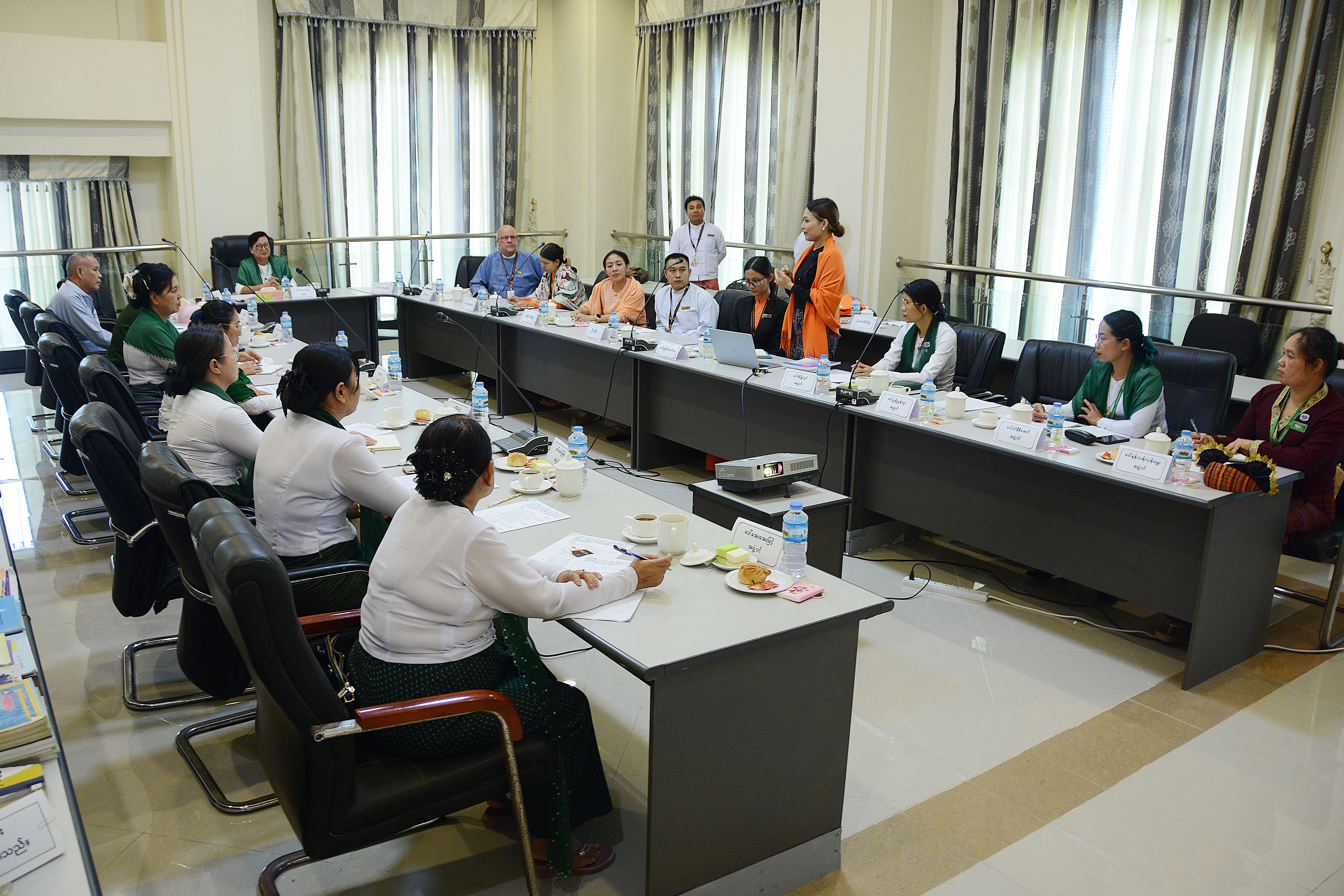ပြည်သူ့လွှတ်တော် လူငယ်၊ အမျိုးသမီး၊ ကလေးသူငယ်နှင့် သက်ကြီးရွယ်အို အခွင့်အရေးဆိုင်ရာ ကော်မတီဥက္ကဋ္ဌ ဒေါ်ဝင်းမော်ထွန်း နိုင်ငံတကာခေါင်းဆောင်မှုကောလိပ် (ILC) မှ တာဝန်ရှိပုဂ္ဂိုလ်များနှင့် တွေ့ဆုံ