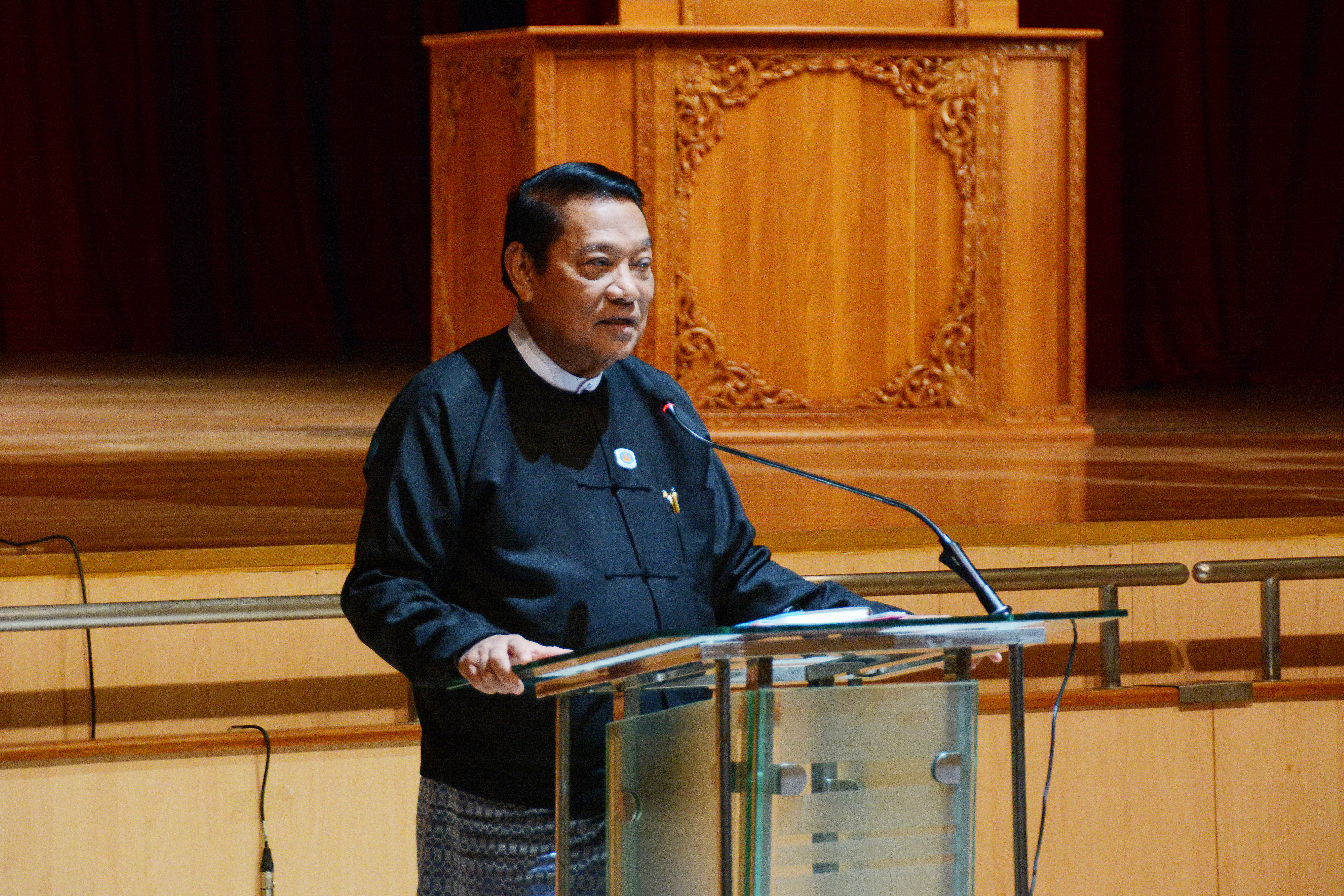 ပြည်သူ့လွှတ်တော်ဥက္ကဋ္ဌ ဦးခင်ရီ တတိယအကြိမ် ပြည်သူ့လွှတ်တော်  ဒုတိယပုံမှန်အစည်းအဝေး (၁၈) ရက်မြောက်နေ့သို့ လာရောက်လေ့လာသည့် Naypyitaw State Academyမှ ဆရာ၊ဆရာမများနှင့် ကျောင်းသား၊ ကျောင်းသူများအား တွေ့ဆုံ