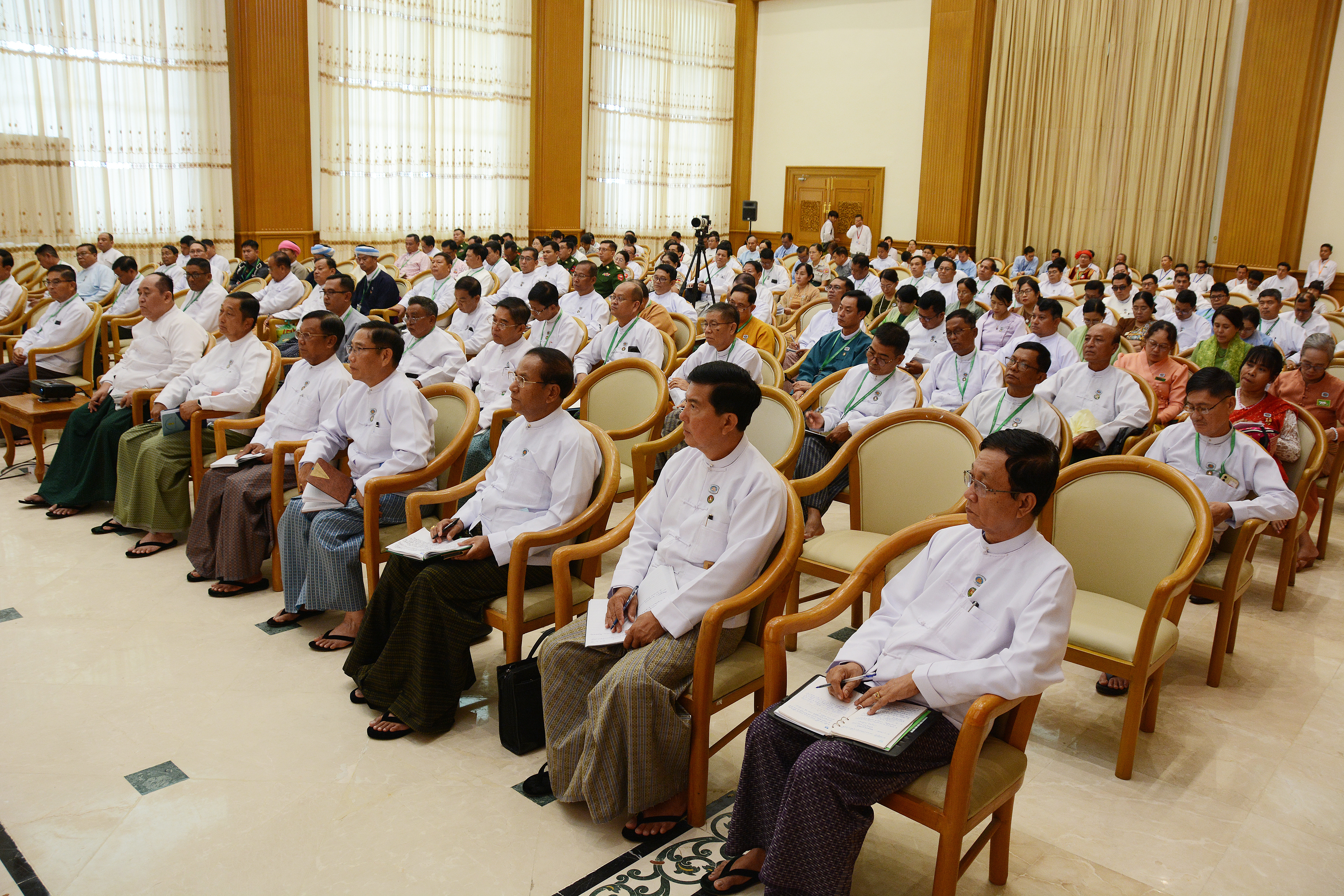 ပြည်သူ့လွှတ်တော်ဥက္ကဋ္ဌ ဦးခင်ရီ လွှတ်တော်ကိုယ်စားလှယ်များ စွမ်းရည် မြှင့်တင်ရေးဆိုင်ရာသင်တန်းသို့ တက်ရောက်အမှာစကားပြောကြား