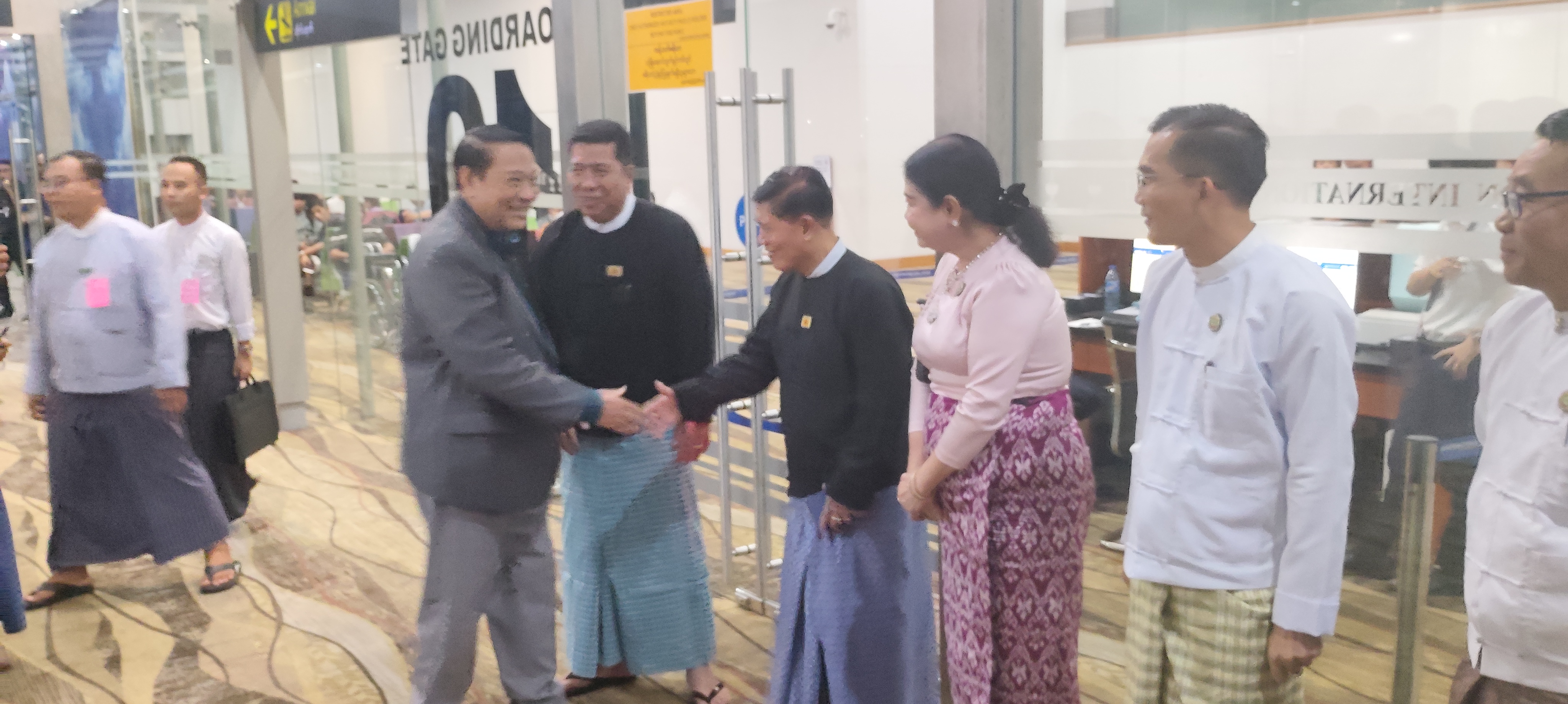 ပြည်သူ့လွှတ်တော်ဥက္ကဋ္ဌ ဦးခင်ရီ မြန်မာနိုင်ငံသို့ ပြန်လည်ရောက်ရှိခြင်း