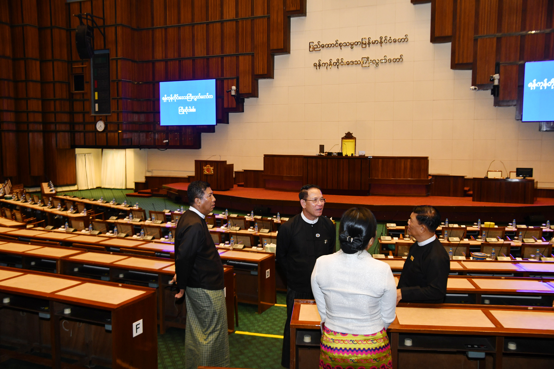 ပြည်သူ့လွှတ်တော် ဒုတိယဥက္ကဌ၊ မြန်မာနိုင်ငံလွှတ်တော်အဖွဲ့၏ အဖွဲ့ဝင် ဦးမောင်မောင်အုန်း ရန်ကုန်တိုင်းဒေသကြီးလွှတ်တော်ဥက္ကဋ္ဌ၊ ဒုတိယဥက္ကဋ္ဌ၊ တိုင်းဒေသကြီးလွှတ်တော် ကိုယ်စားလှယ်များအား တွေ့ဆုံ