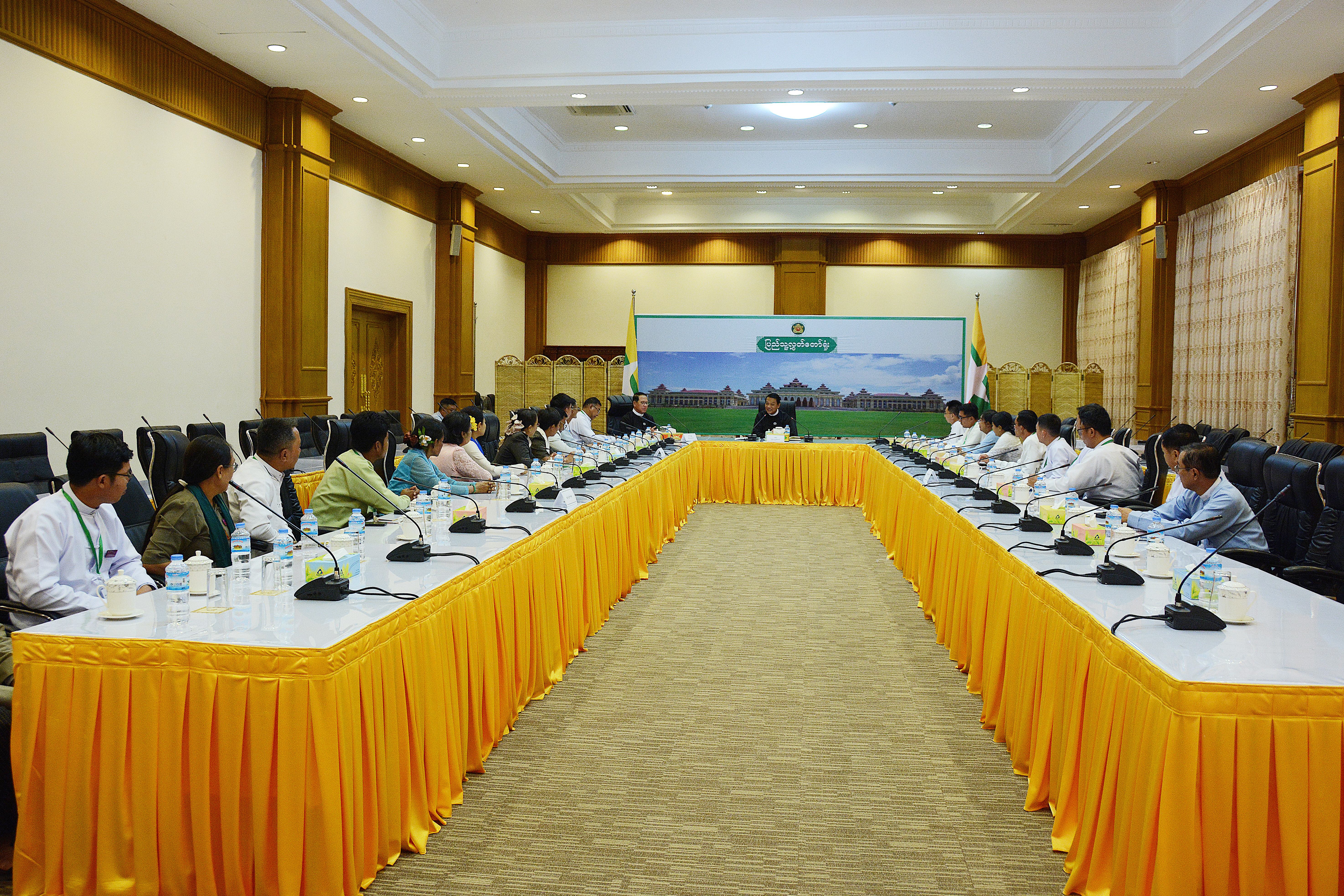 ပြည်သူ့လွှတ်တော်ဥက္ကဋ္ဌ ဦးခင်ရီ တရားဥပဒေစိုးမိုးရေးနှင့် တည်ငြိမ်အေးချမ်းရေးဆိုင်ရာကော်မတီအား တွေ့ဆုံ