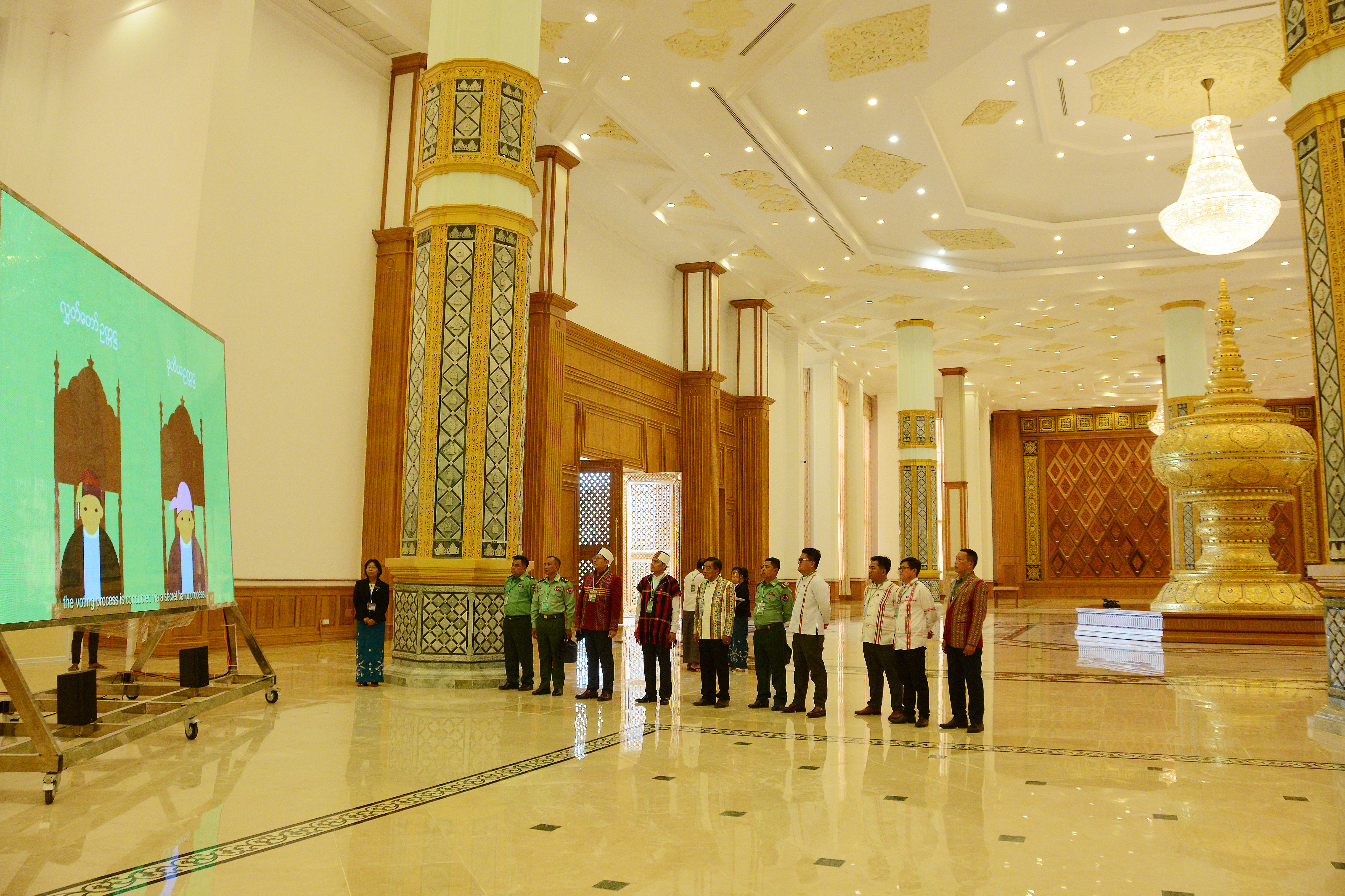 ပြည်သူ့လွှတ်တော်ဥက္ကဋ္ဌ ဦးခင်ရီ တတိယအကြိမ် ပြည်သူ့လွှတ်တော်  ဒုတိယပုံမှန်အစည်းအဝေး (၁၉) ရက်မြောက်နေ့သို့ လာရောက်လေ့လာသည့် ချင်းပြည်နယ်လွှတ်တော်  ဥက္ကဋ္ဌ၊ ဒုတိယဥက္ကဋ္ဌနှင့် ပြည်နယ်လွှတ်တော်ကိုယ်စားလှယ်များအား  လက်ခံတွေ့ဆုံ