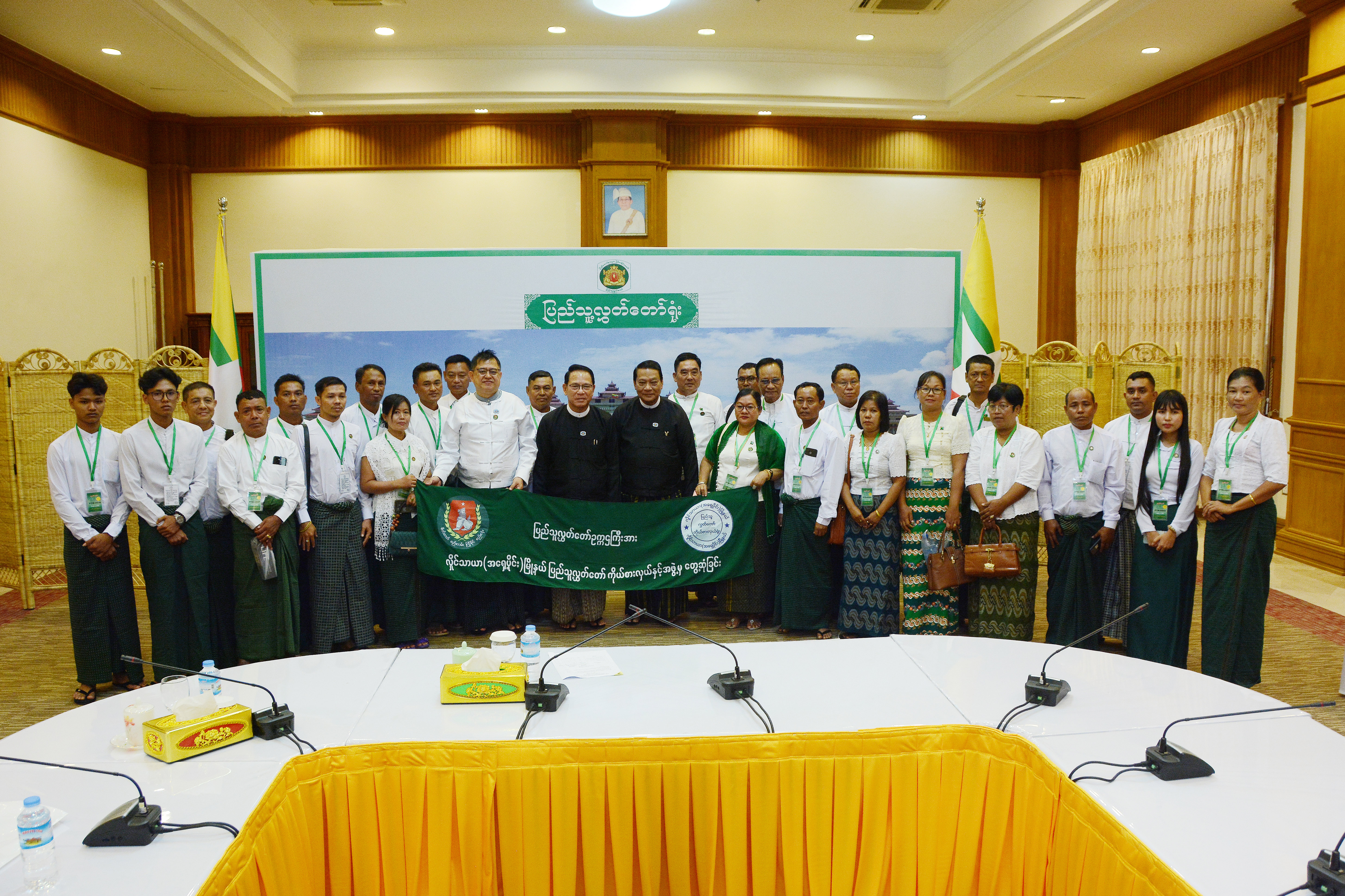 ပြည်သူ့လွှတ်တော်ဥက္ကဋ္ဌ ဦးခင်ရီ လှိုင်သာယာမြို့နယ် (အရှေ့ပိုင်း) မှ ပြည်ထောင်စုကြံ့ခိုင်ရေးနှင့်ဖွံ့ဖြိုးရေးပါတီဝင်များအား လက်ခံတွေ့ဆုံ