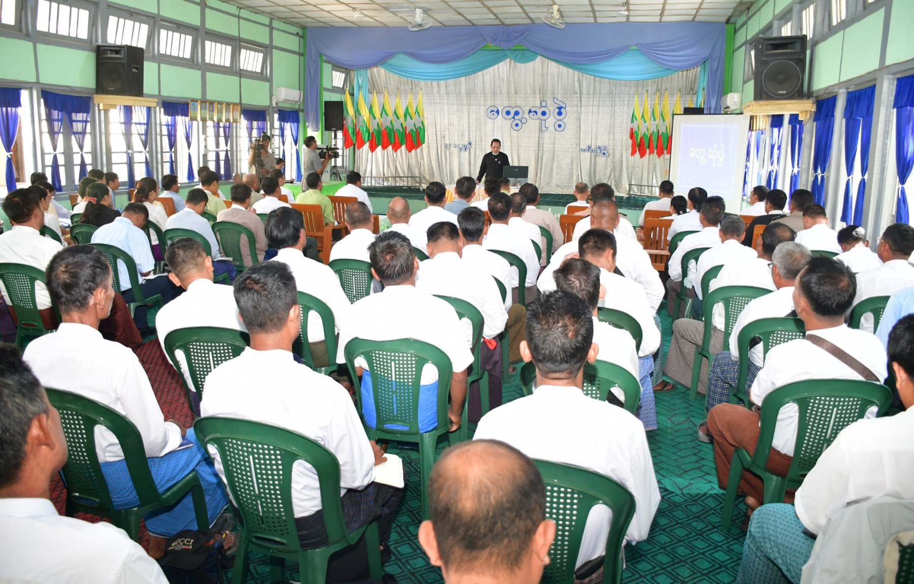 ပြည်သူ့လွှတ်တော် ဒုတိယဥက္ကဋ္ဌ ဦးမောင်မောင်အုန်း ဥတ္တရခရိုင် တပ်ကုန်းမြိုနယ်တွင်း ဒေသဖွံ့ဖြိုးရေးလုပ်ငန်းများနှင့်စပ်လျဉ်းပြီး လိုအပ်သည်များ ပေါင်းစပ်ညှိနှိုင်းခြင်း