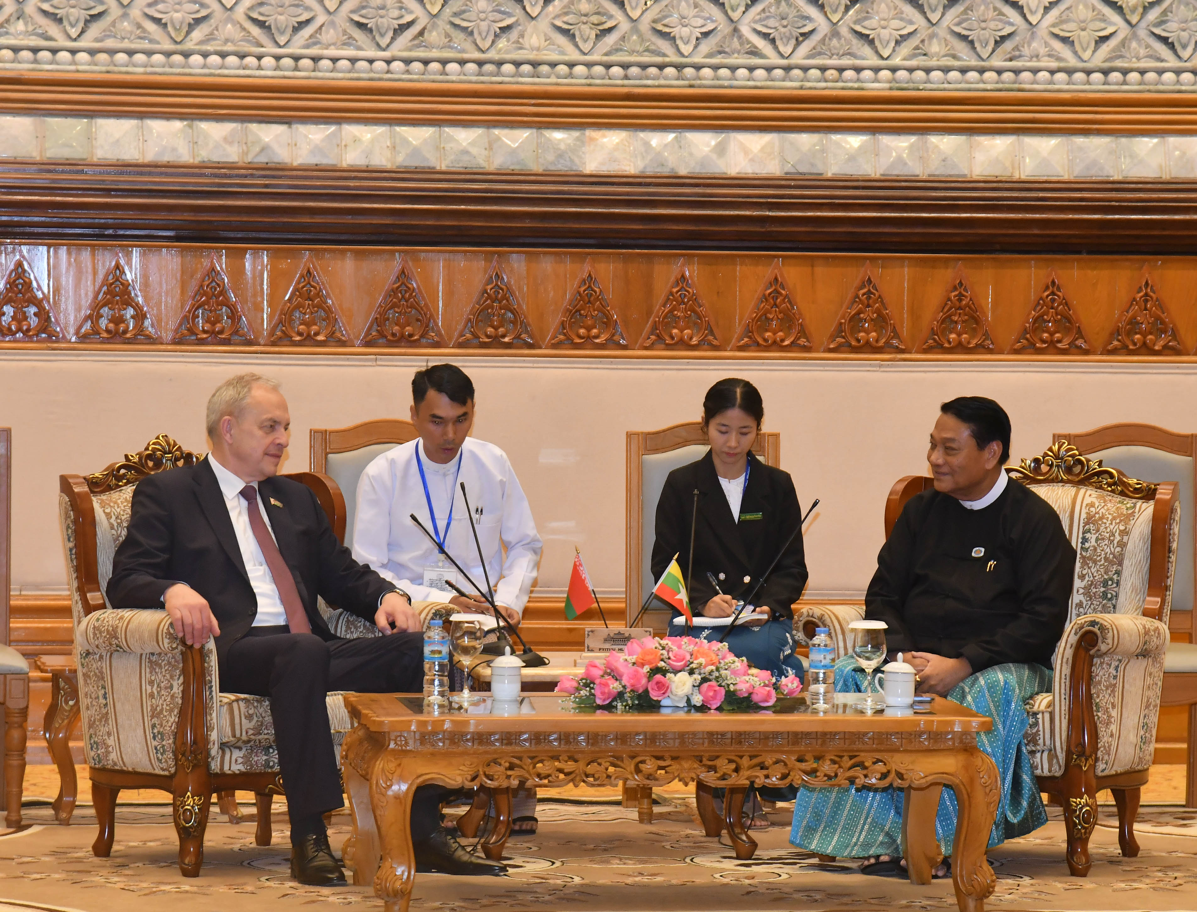 ပြည်သူ့လွှတ်တော်ဥက္ကဋ္ဌ ဦးခင်ရီ  ဘယ်လာရုစ်သမ္မတနိုင်ငံ အောက်လွှတ်တော်ဥက္ကဋ္ဌအား လက်ခံတွေ့ဆုံ