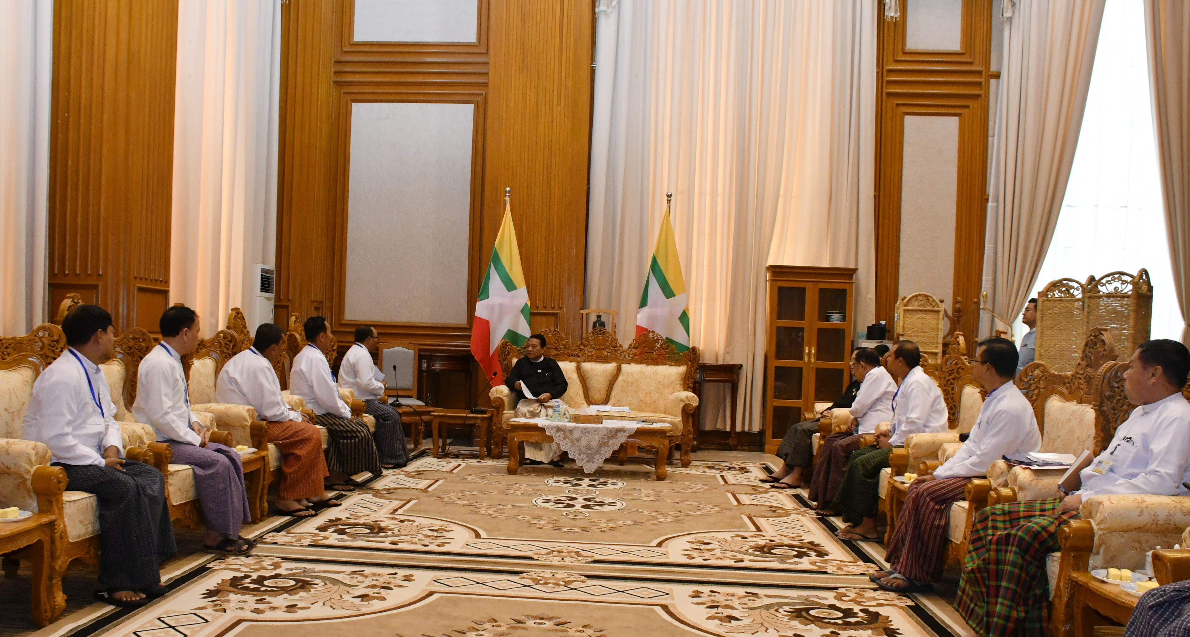 ပြည်သူ့လွှတ်တော်ဥက္ကဋ္ဌဦးခင်ရီ ကိုယ်ပိုင်အထက်တန်းကျောင်းတည်ထောင်သူများအား လက်ခံတွေ့ဆုံ