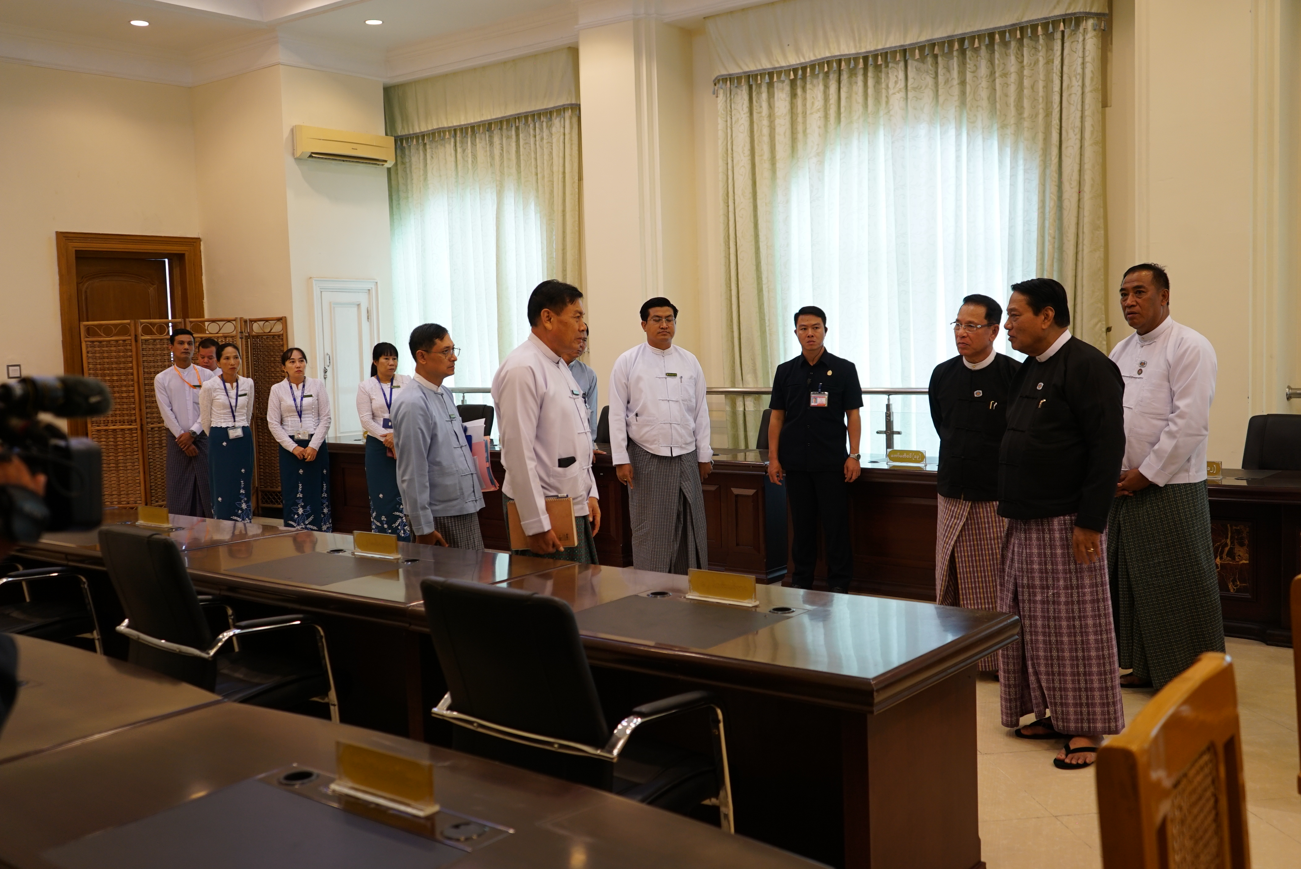 ပြည်သူ့လွှတ်တော်ဥက္ကဋ္ဌဦးခင်ရီ ဥပဒေကြမ်းကော်မတီအား သွားရောက်တွေ့ဆုံ