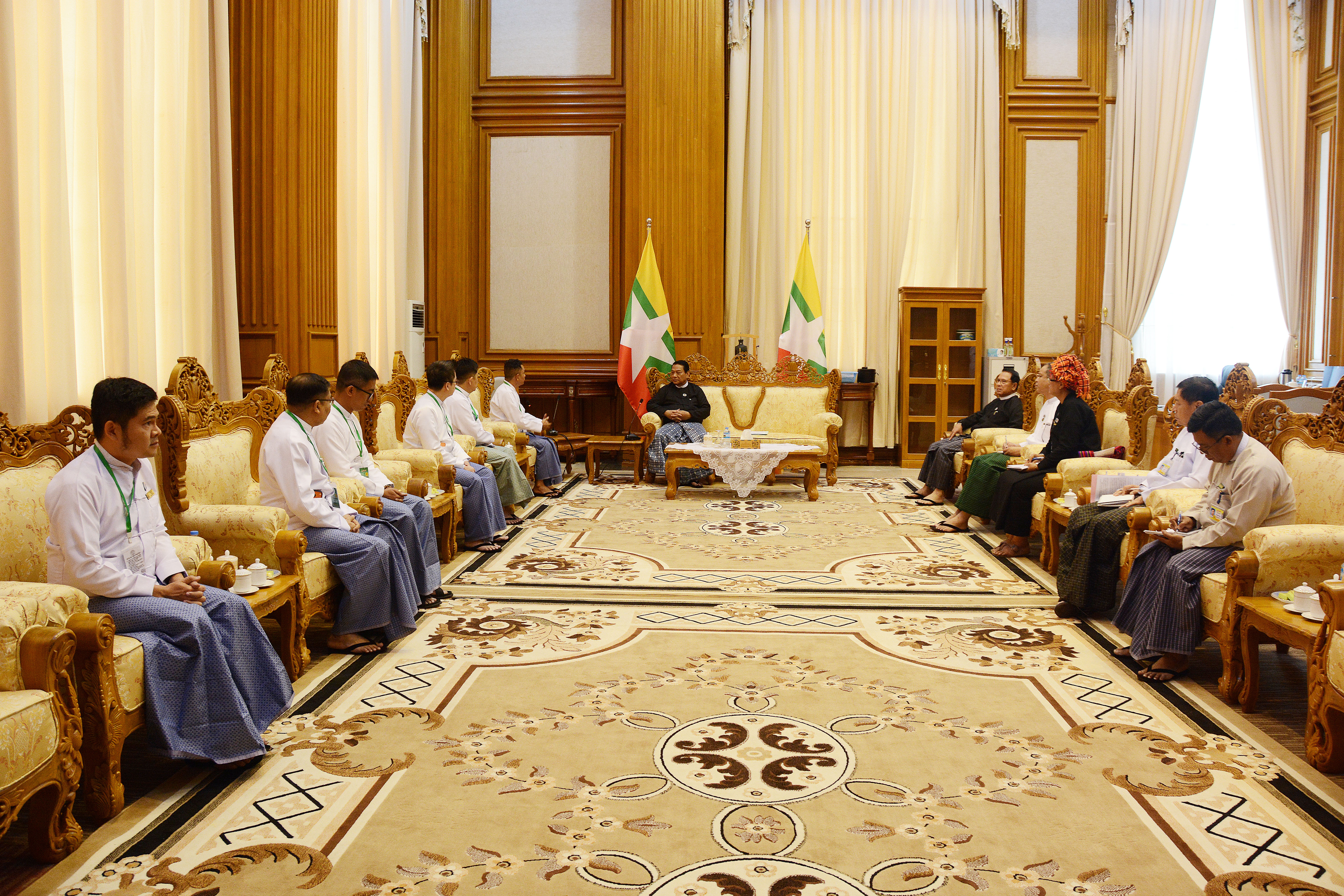 ပြည်သူ့လွှတ်တော်ဥက္ကဋ္ဌ ဦးခင်ရီ တတိယအကြိမ် ပြည်သူ့လွှတ်တော်  ဒုတိယပုံမှန်အစည်းအဝေး (၁၈) ရက်မြောက်နေ့သို့ လာရောက်လေ့လာသည့် Naypyitaw State Academyမှ ဆရာ၊ဆရာမများနှင့် ကျောင်းသား၊ ကျောင်းသူများအား တွေ့ဆုံ