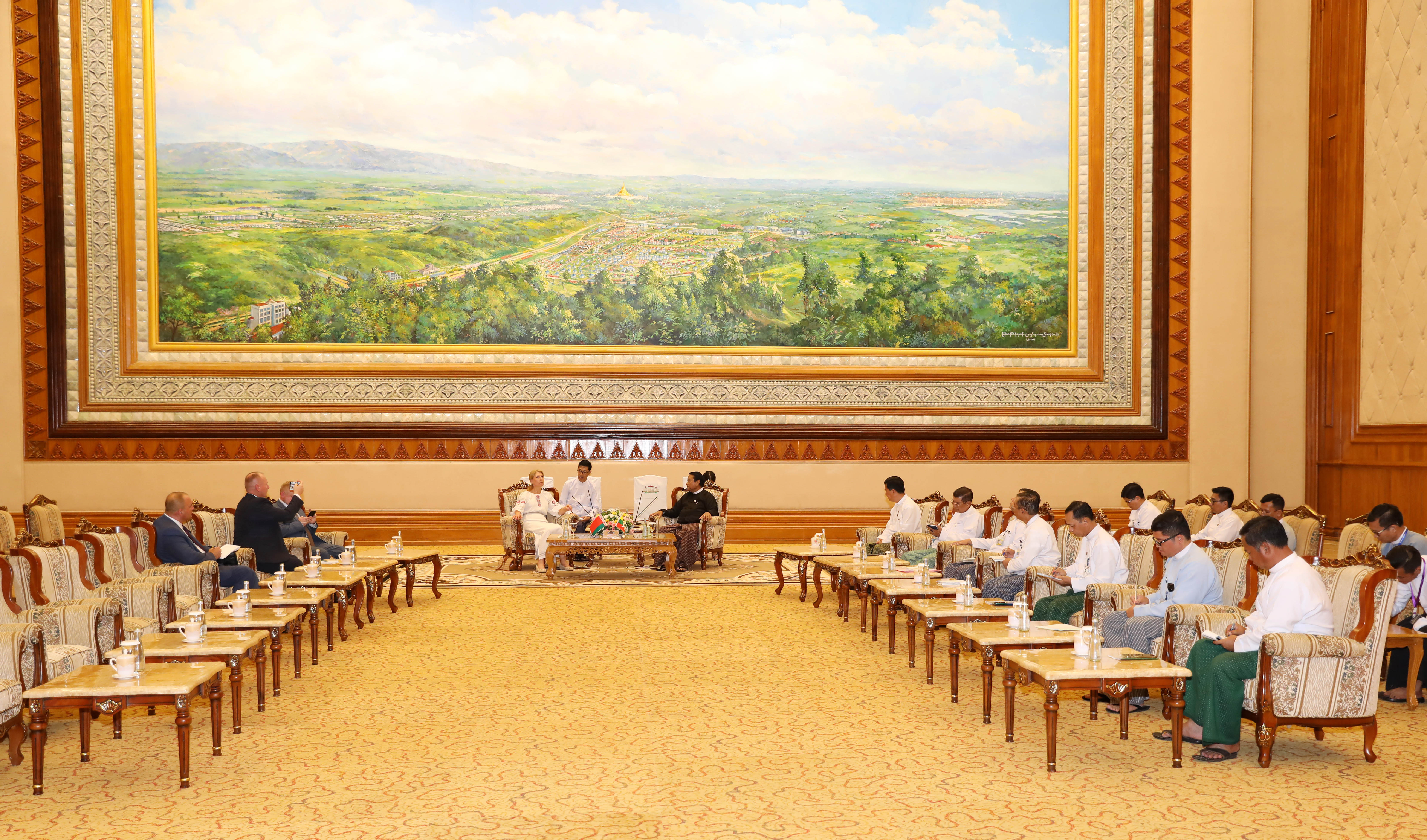 ပြည်သူ့လွှတ်တော်ဥက္ကဋ္ဌဦးခင်ရီ ဘယ်လာရုစ်သမ္မတနိုင်ငံ Belaya Rus ပါတီ ဥက္ကဋ္ဌအား  လက်ခံတွေ့ဆုံ