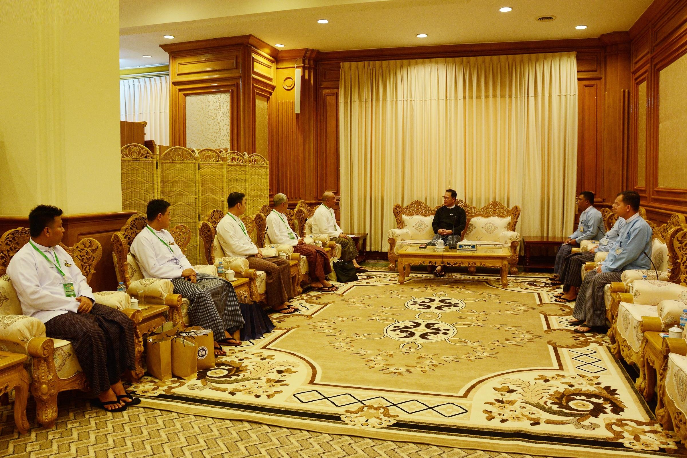 ပြည်သူ့လွှတ်တော်ဒုတိယဥက္ကဋ္ဌ ဦးမောင်မောင်အုန်း မြန်မာနိုင်ငံ ပင်လယ်ကူးသင်္ဘောသား အလုပ်သမားများအဖွဲ့ချုပ်(MSF)၏ဥက္ကဋ္ဌ ဦးဆောင်သောကိုယ်စားလှယ်အဖွဲ့အား လက်ခံတွေ့ဆုံ