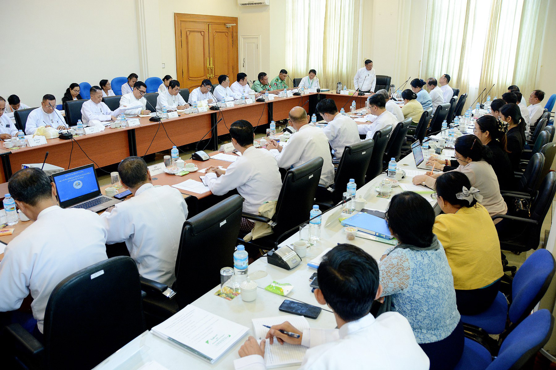 ပြည်သူ့လွှတ်တော် စီမံကိန်းနှင့်ဘဏ္ဍာရေးဖွံ့ဖြိုးတိုးတက်မှုကော်မတီ ဥက္ကဋ္ဌ ဦးညွန့်ဆောင် အမျိုးသားစီမံကိန်း၊ ရင်းနှီးမြှုပ်နှံမှုနှင့်နိုင်ငံခြားစီးပွားဆက်သွယ်ရေးဝန်ကြီးဌာနမှ တာဝန်ရှိသူများနှင့် တွေ့ဆုံ
