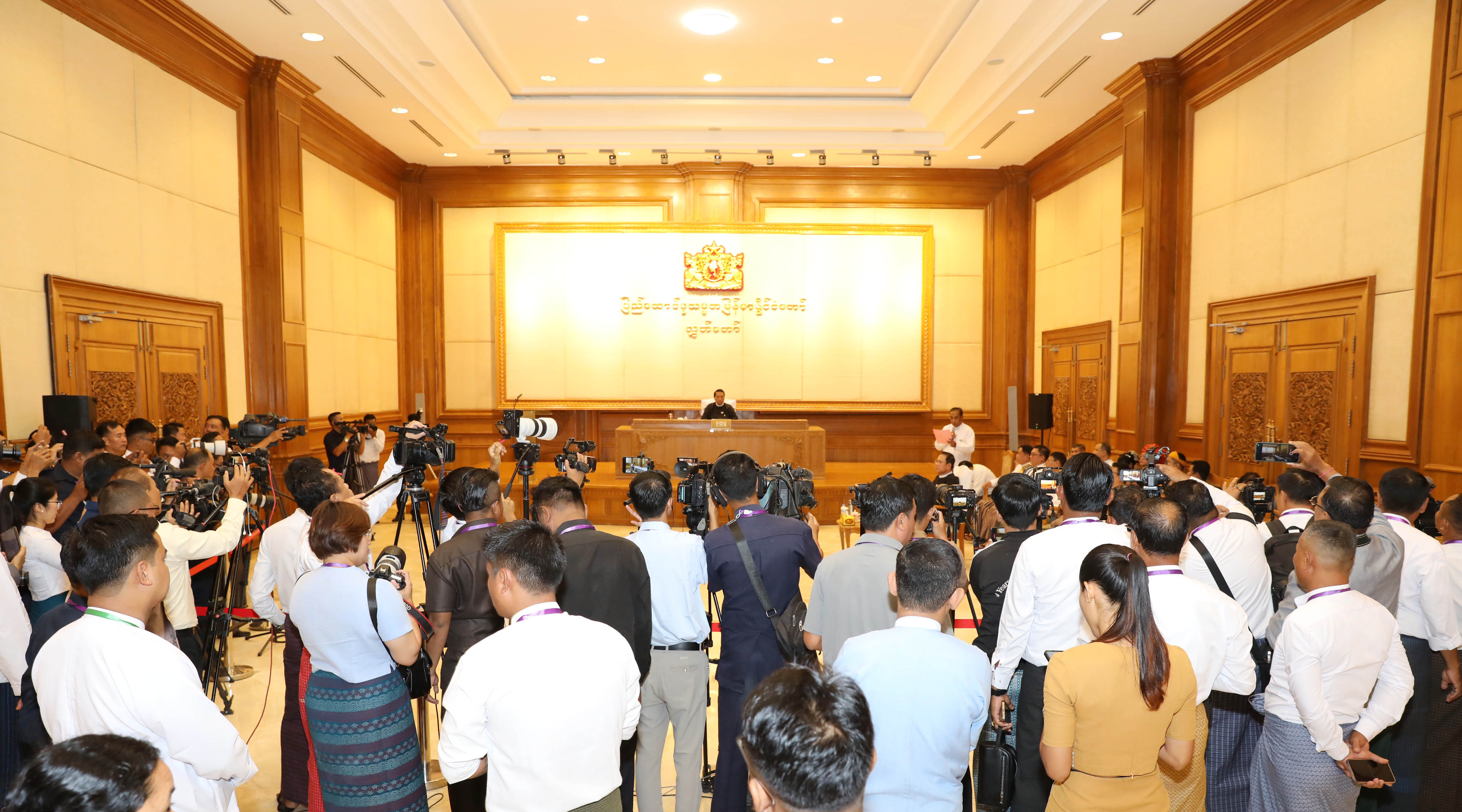 ပြည်သူ့လွှတ်တော်ဥက္ကဋ္ဌ ဦးခင်ရီ သတင်းမီဒီယာများနှင့် တွေ့ဆုံ
