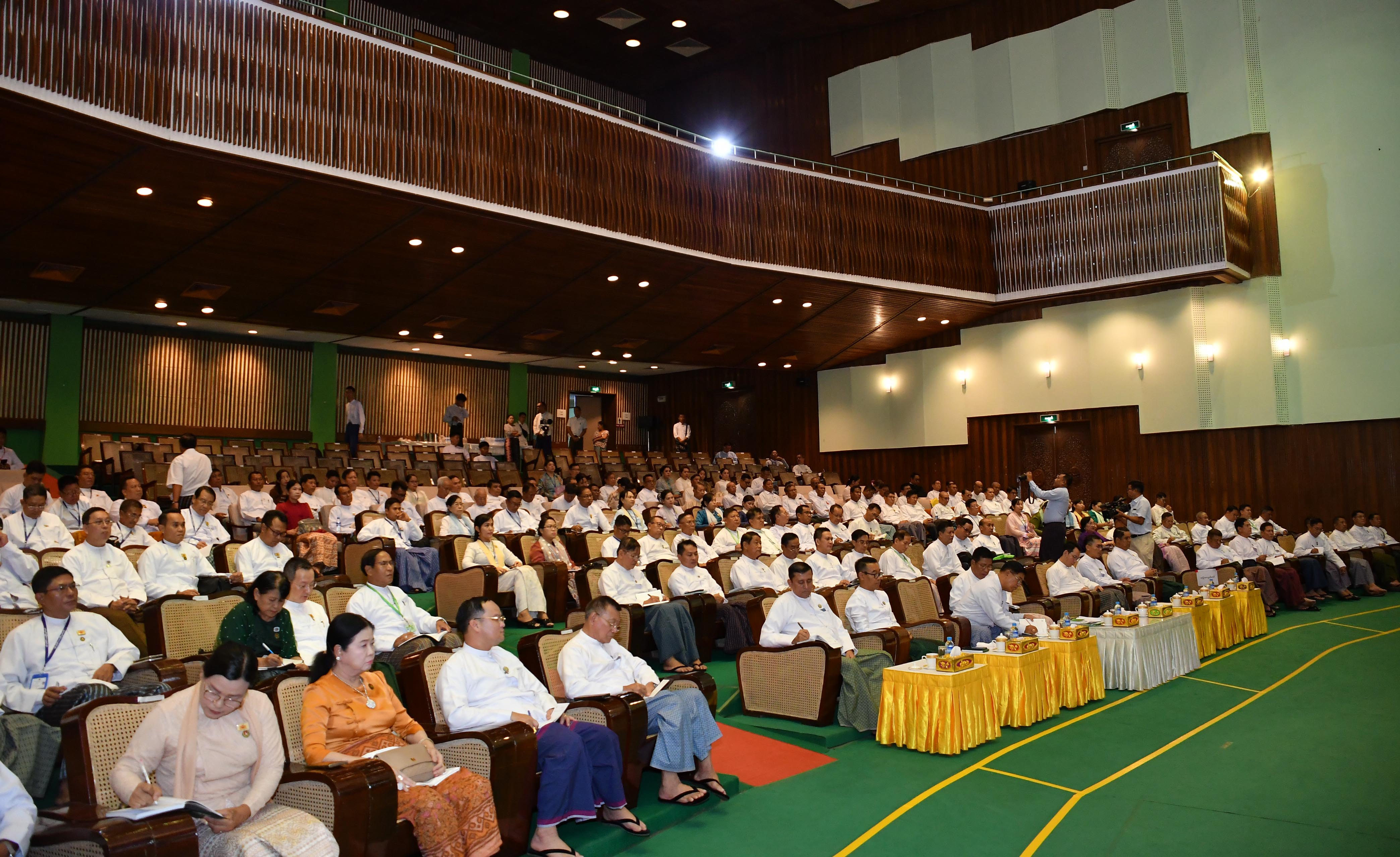 ပြည်သူ့လွှတ်တော်ဥက္ကဋ္ဌ ဦးခင်ရီ ရန်ကုန်တိုင်းဒေသကြီးအတွင်းရှိ  လွှတ်တော်ကိုယ်စားလှယ်များနှင့်တွေ့ဆုံ