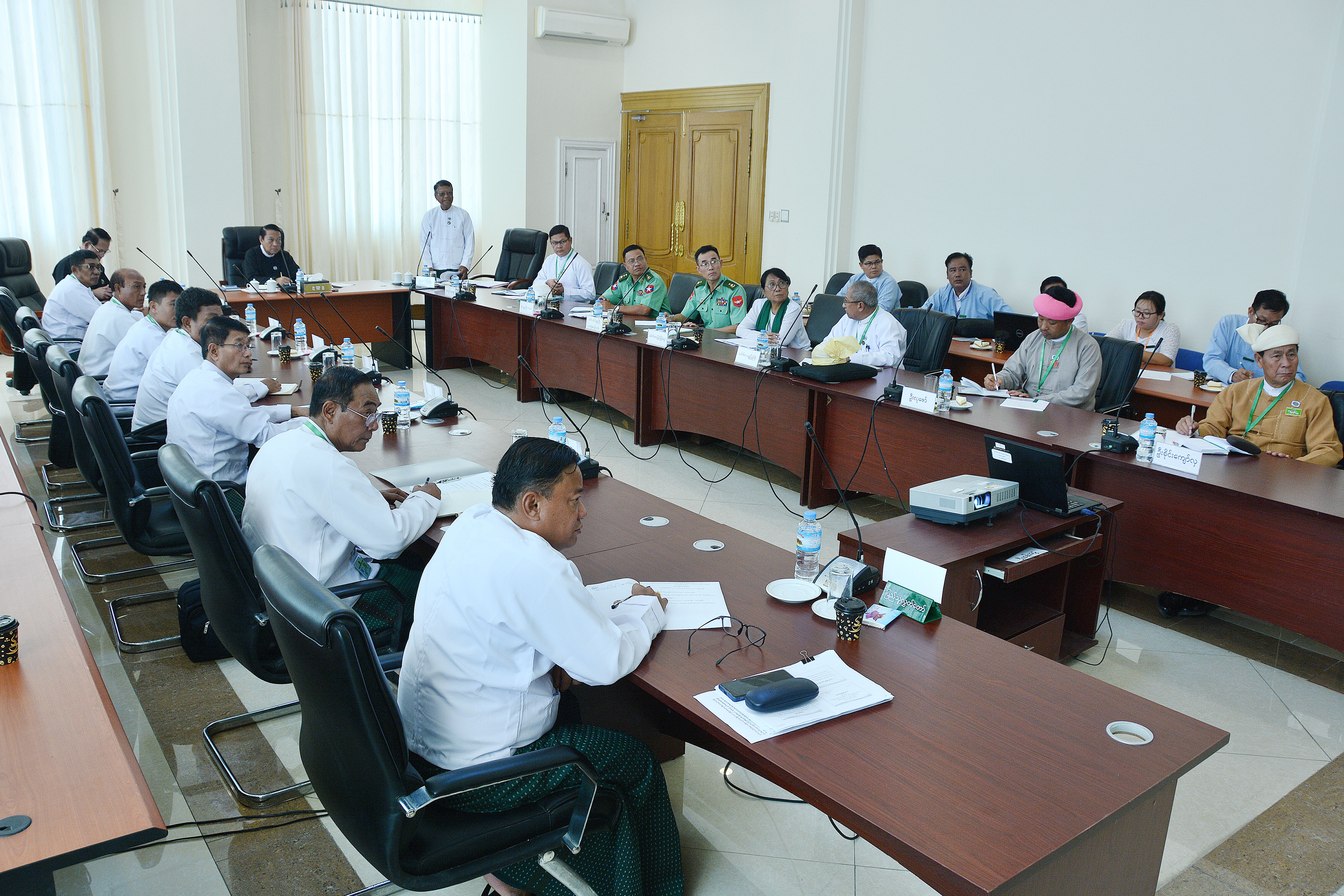 ပြည်သူ့လွှတ်တော်ဥက္ကဋ္ဌ ဦးခင်ရီ တရားဥပဒေစိုးမိုးရေးနှင့် တည်ငြိမ်အေးချမ်းရေးဆိုင်ရာကော်မတီအား တွေ့ဆုံ
