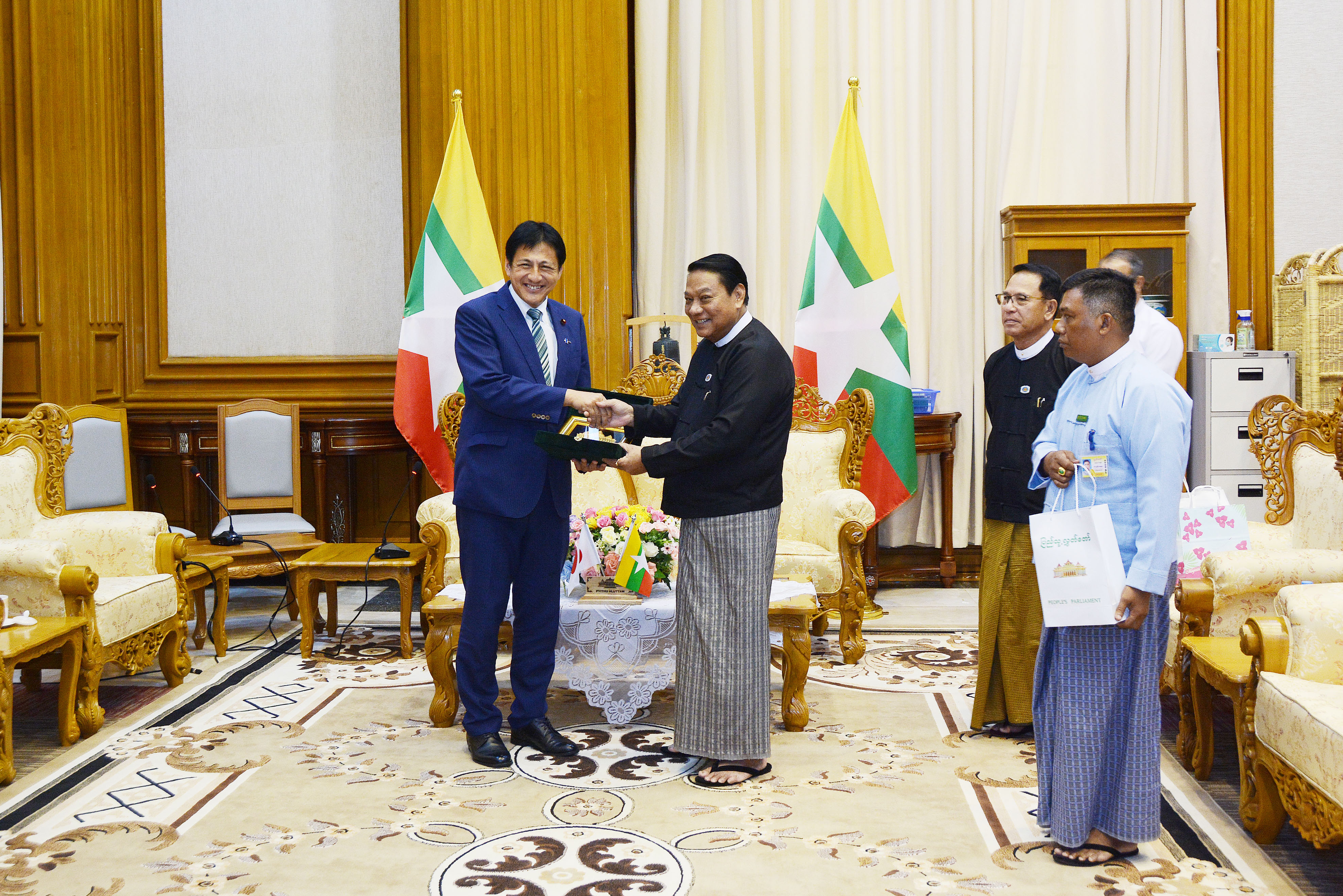 ပြည်သူ့လွှတ်တော်ဥက္ကဋ္ဌ ဦးခင်ရီ  ဂျပန်နိုင်ငံ အောက်လွှတ်တော်အမတ် ဦးဆောင်သည့်ကိုယ်စားလှယ်အဖွဲ့အား လက်ခံတွေ့ဆုံ