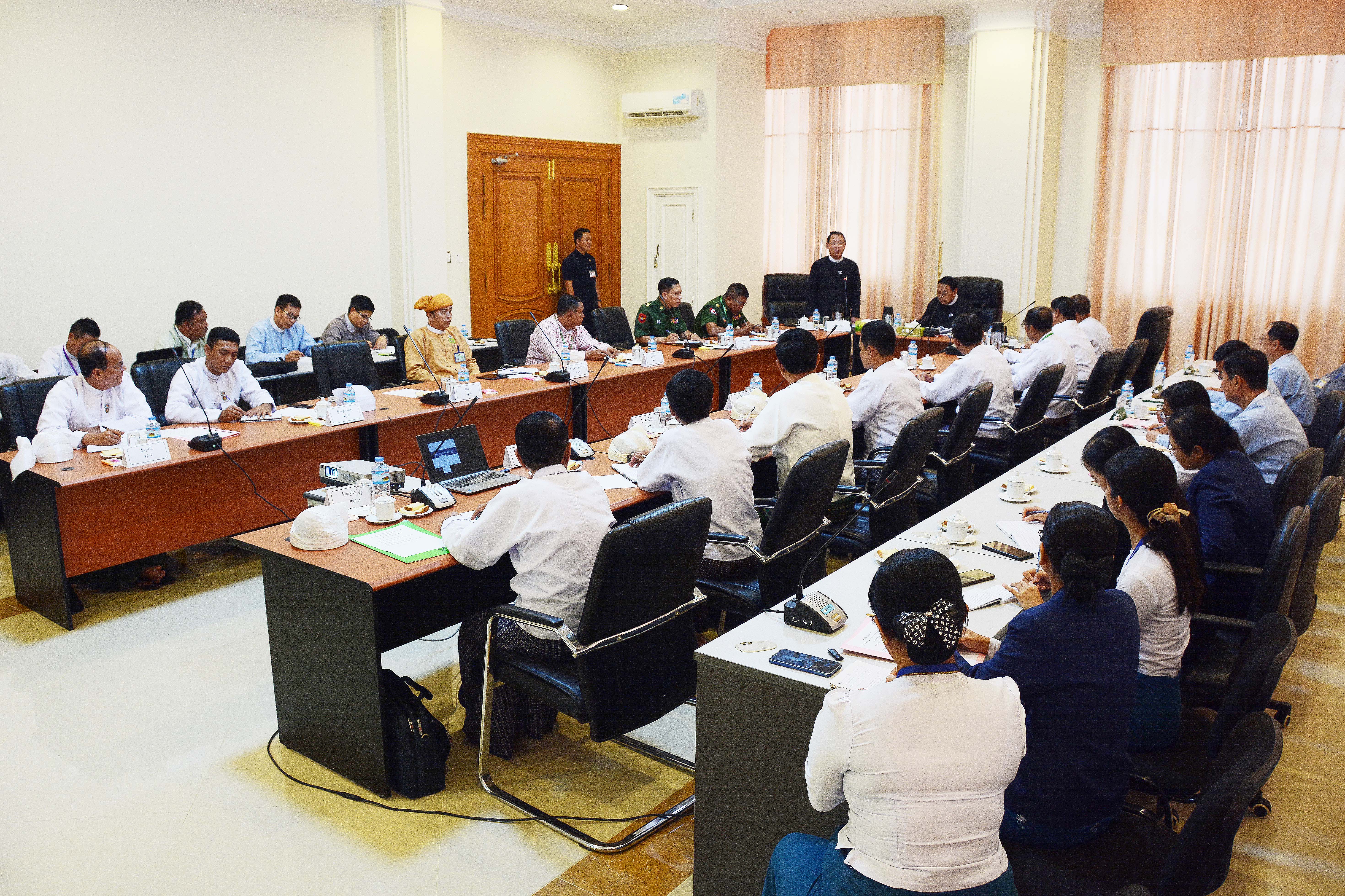 ပြည်သူ့လွှတ်တော်ဥက္ကဋ္ဌဦးခင်ရီ တောင်သူလယ်သမားရေးရာကော်မတီအား  တွေ့ဆုံ
