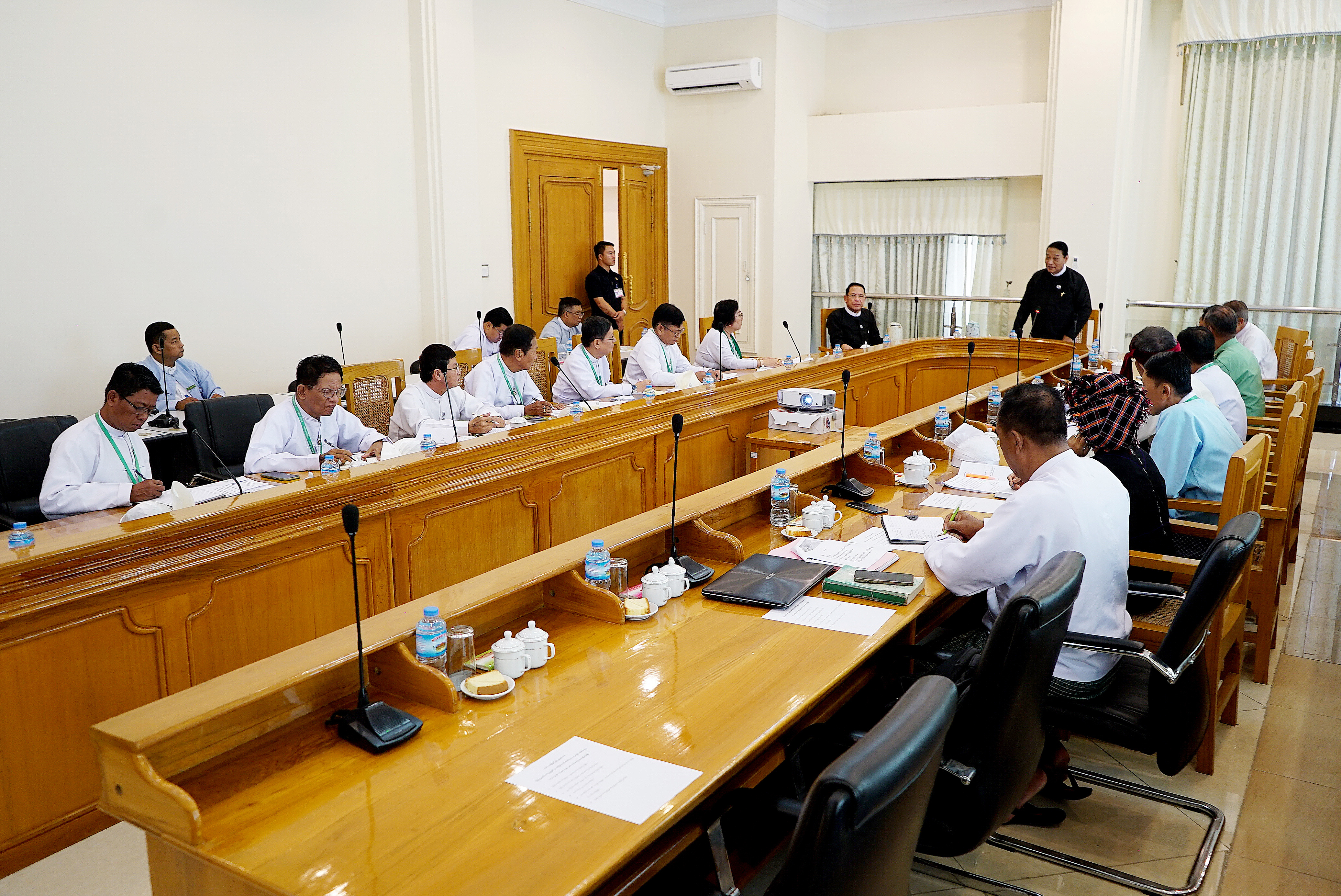 ပြည်သူ့လွှတ်တော်ဥက္ကဋ္ဌဦးခင်ရီ ဥပဒေကြမ်းကော်မတီအား သွားရောက်တွေ့ဆုံ